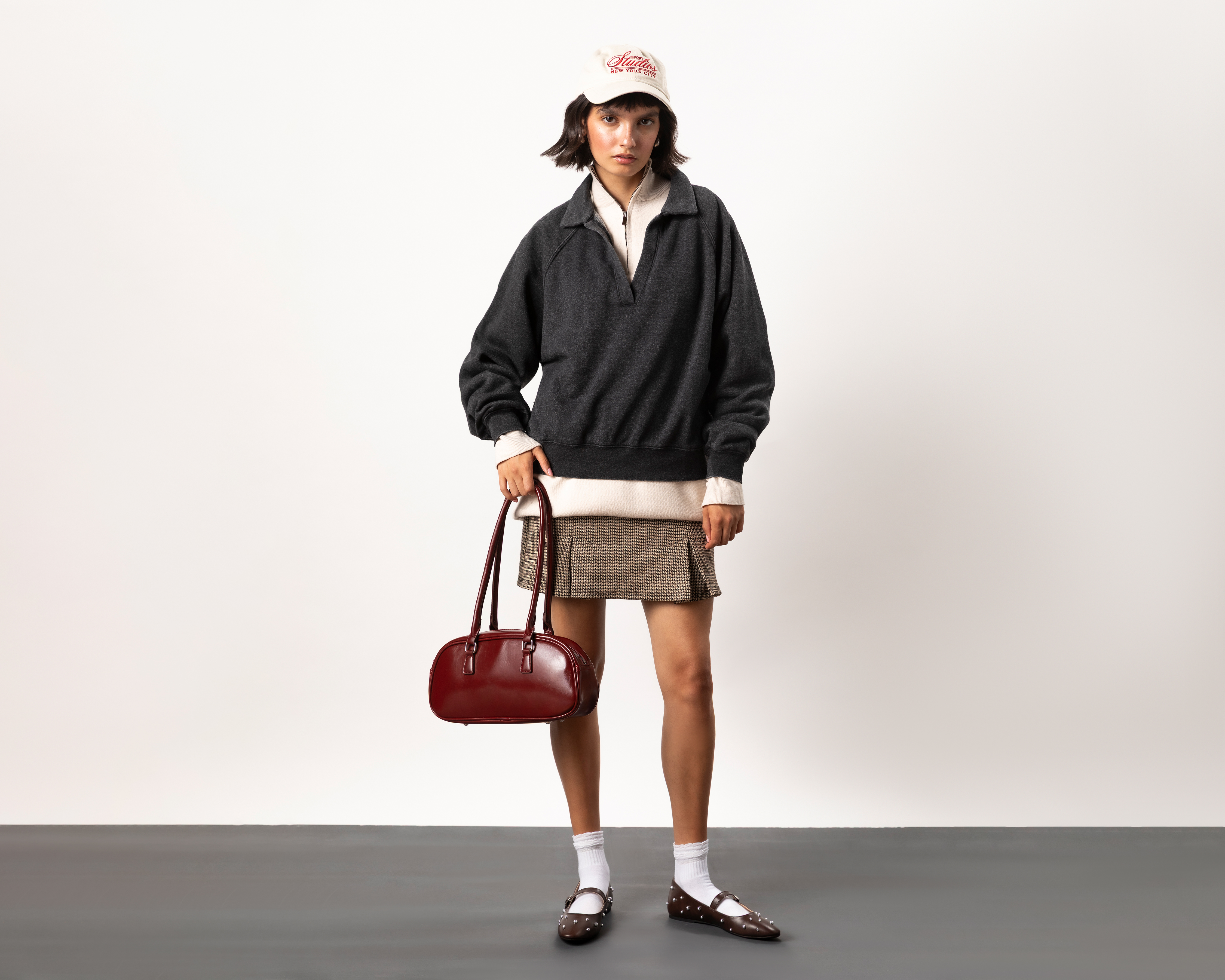 Sudadera Negra Strona para Mujer