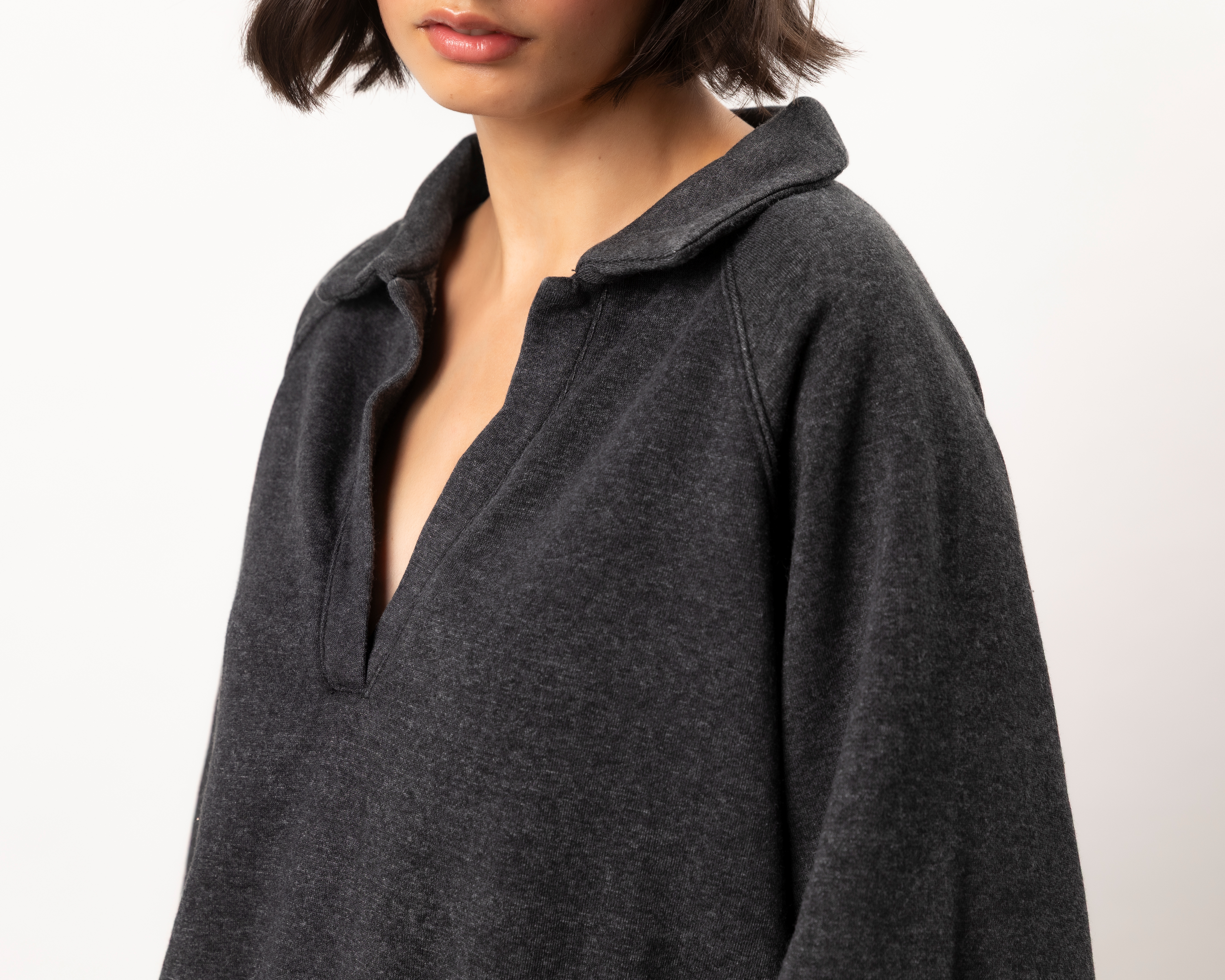 Foto 5 pulgar | Foto 4 | Sudadera Negra Strona para Mujer
