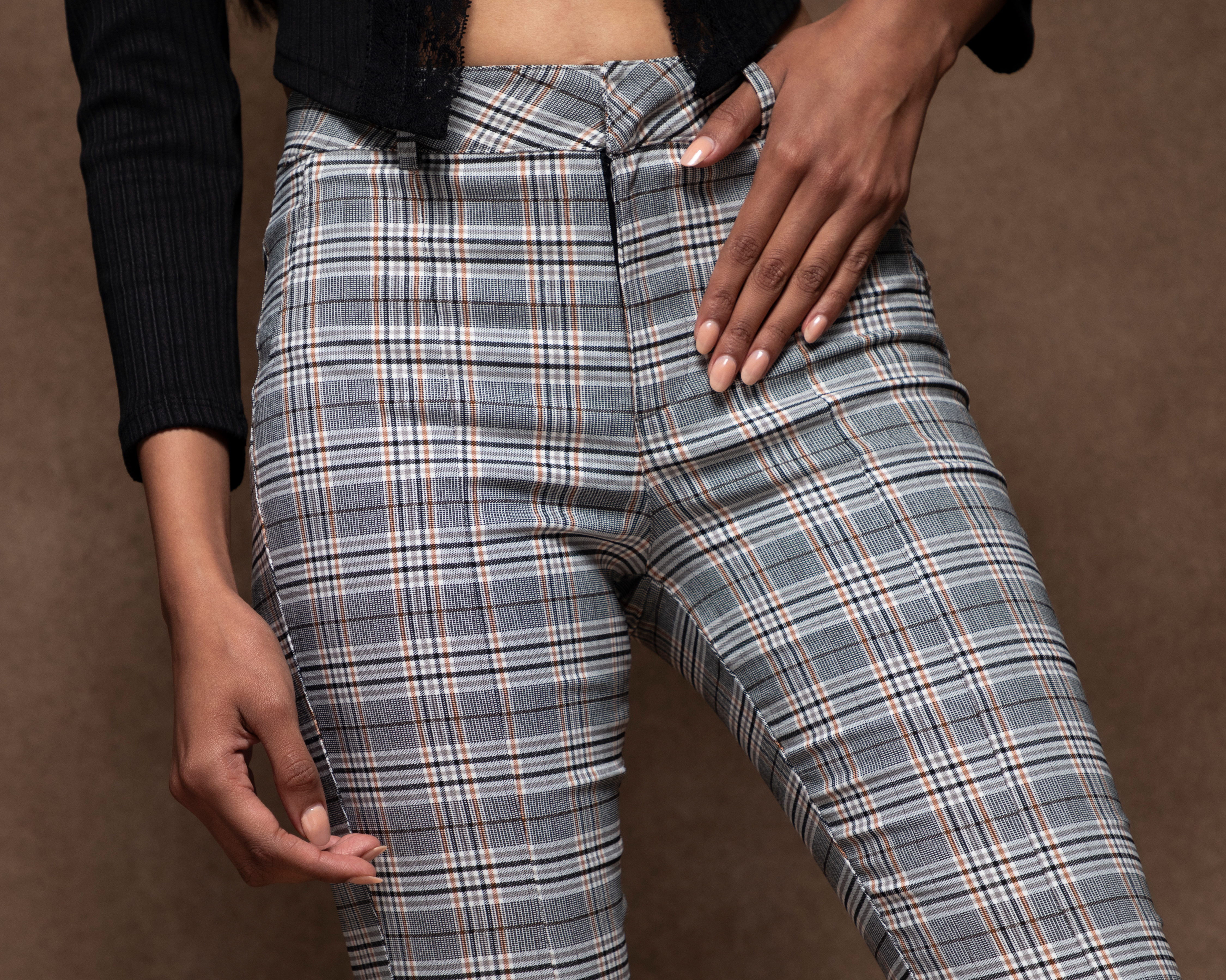 Foto 5 pulgar | Foto 4 | Pantalón Acampanado Strona a Cuadros para Mujer