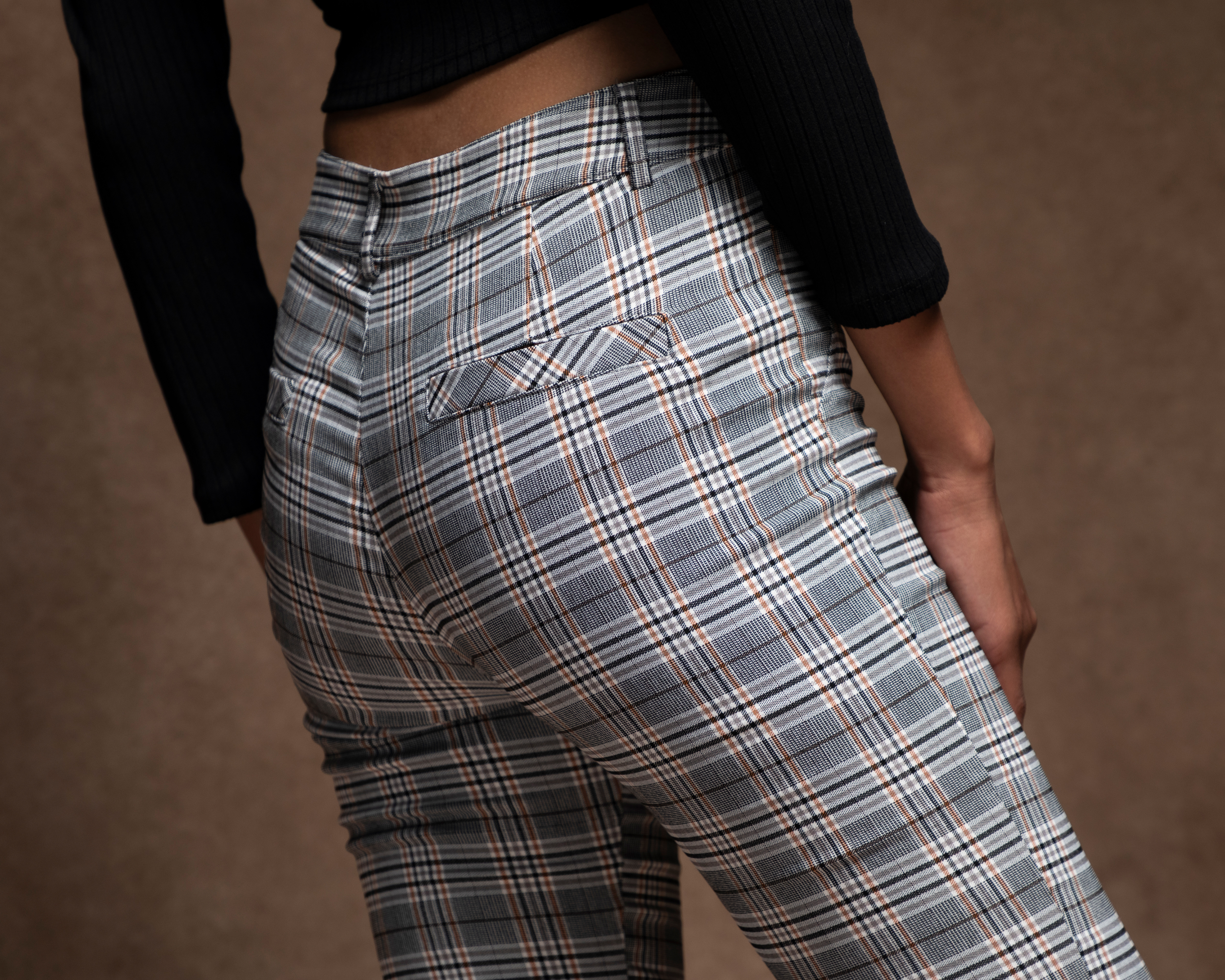 Foto 6 pulgar | Foto 5 | Pantalón Acampanado Strona a Cuadros para Mujer
