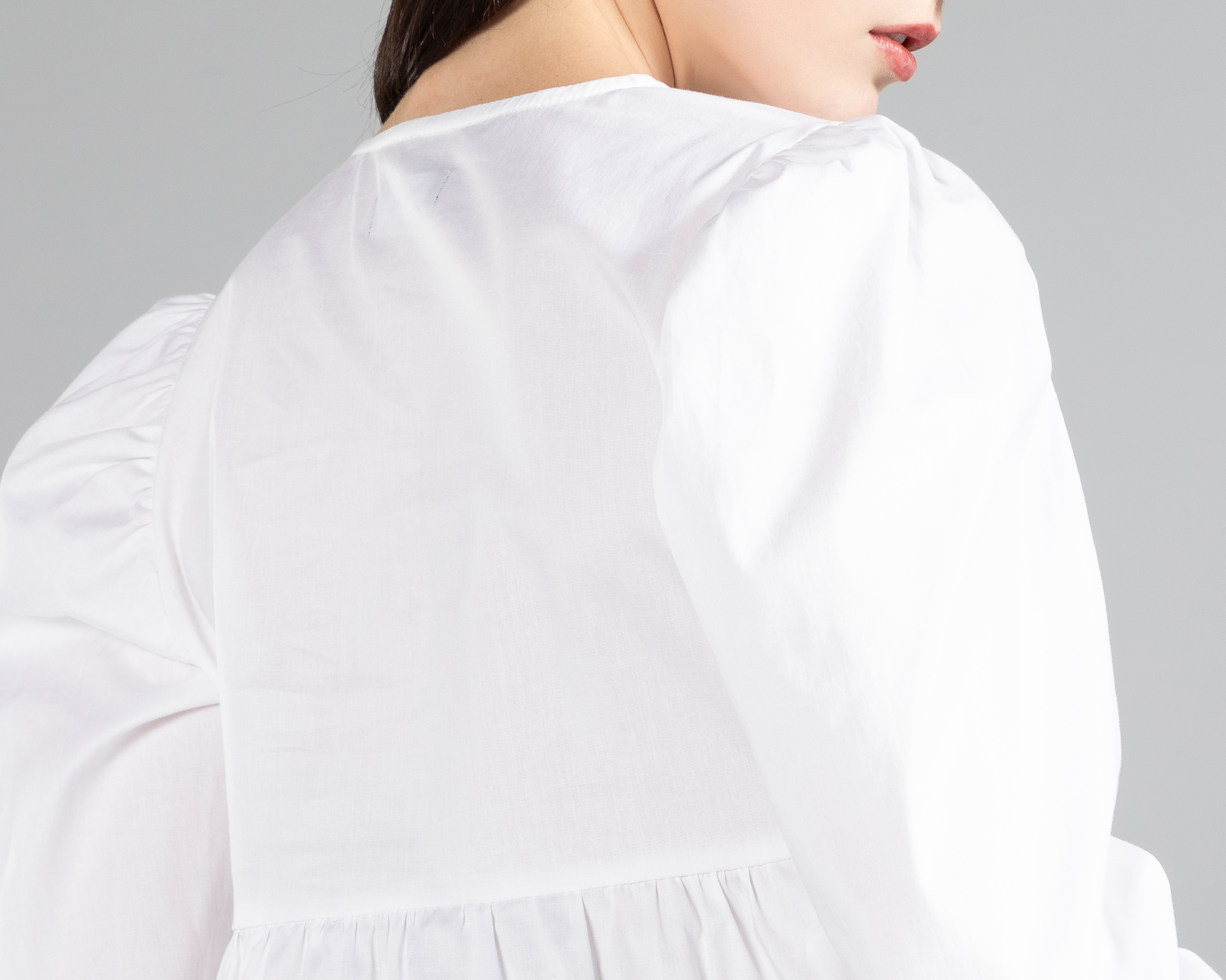 Foto 6 pulgar | Foto 5 | Blusa Strona Abullonada para Mujer