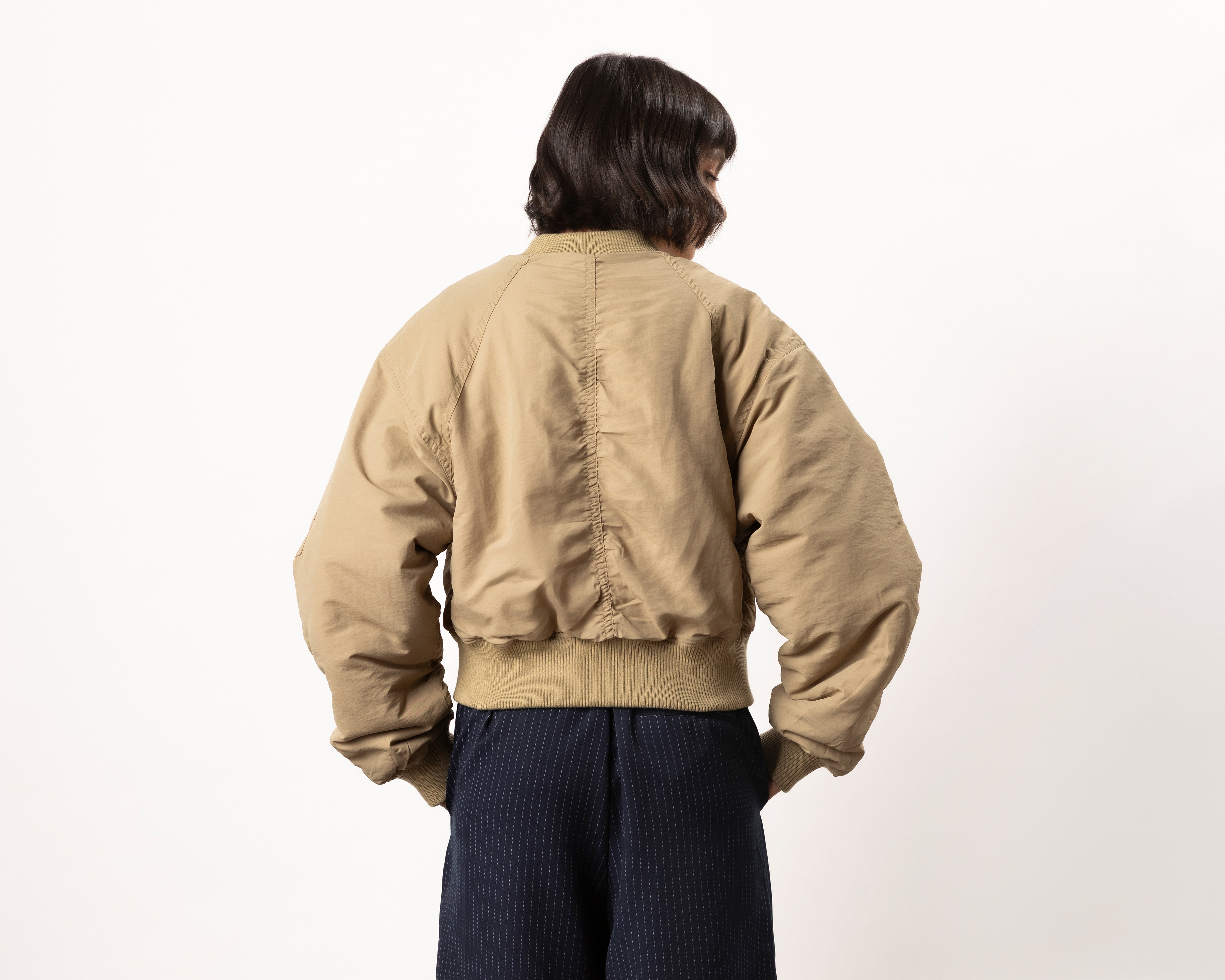 Foto 4 pulgar | Foto 3 | Chamarra Bomber Strona para Mujer