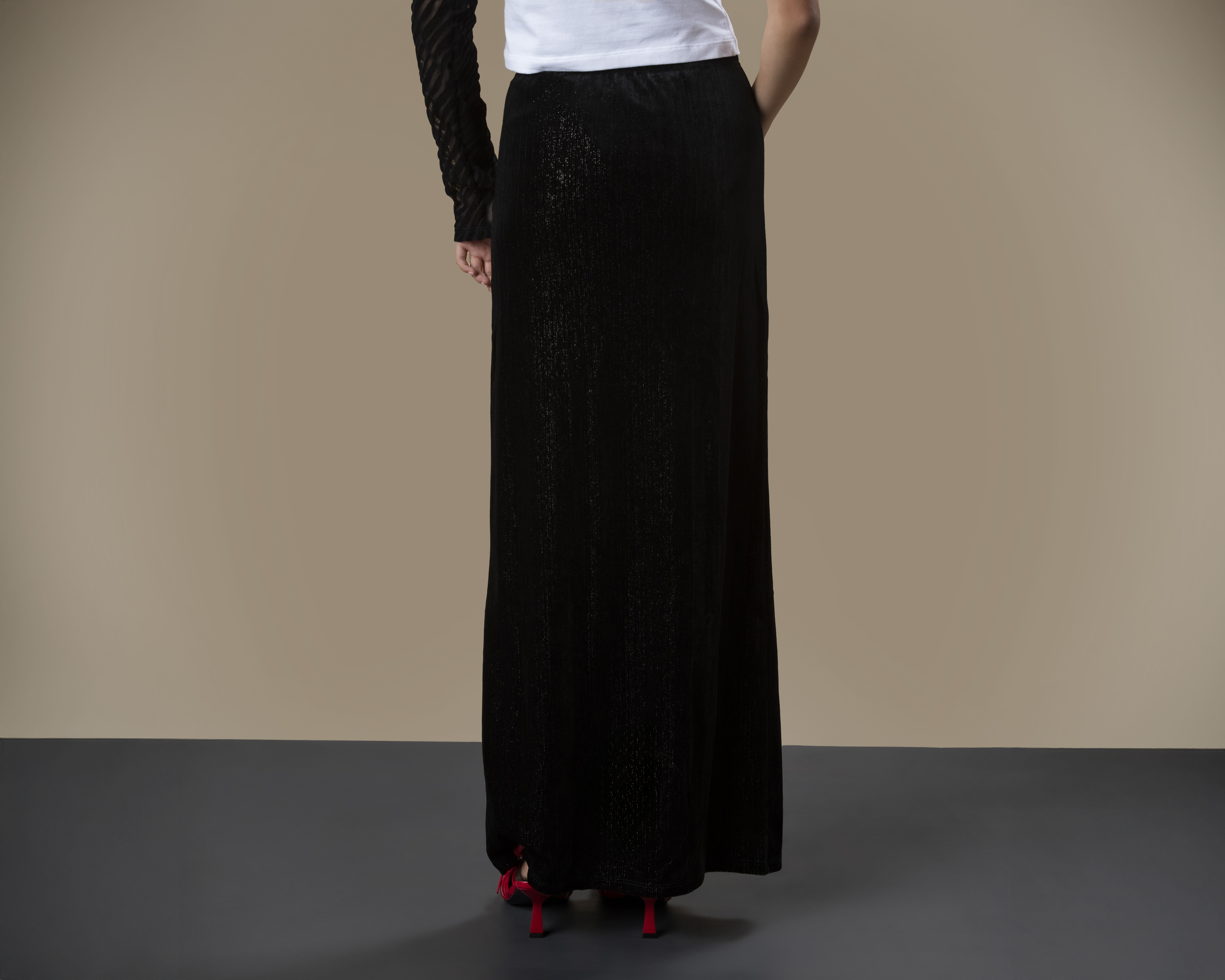 Foto 4 pulgar | Foto 3 | Falda Larga Strona Negra para Mujer