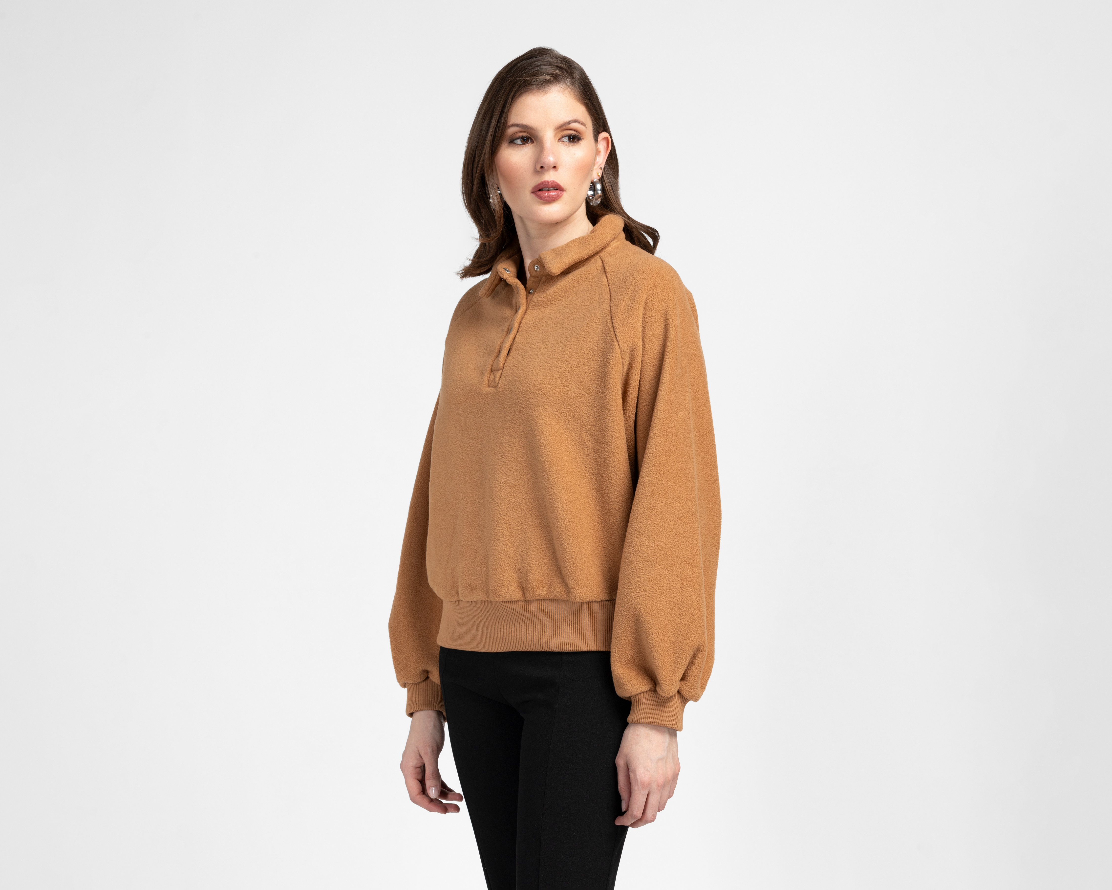 Foto 2 pulgar | Foto 1 | Sudadera Camel Sahara para Mujer