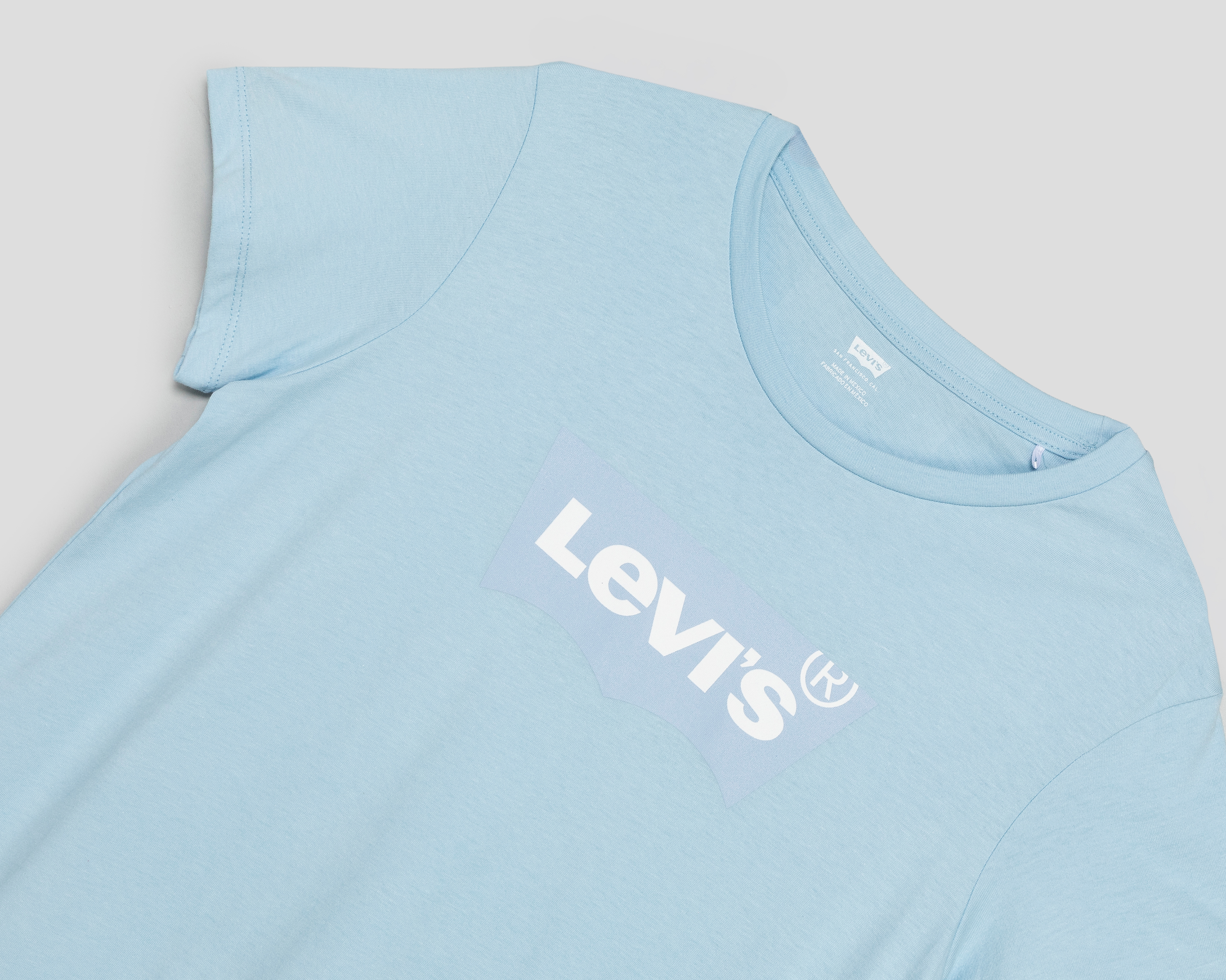 Foto 4 pulgar | Foto 3 | Playera Azul Levi's para Mujer