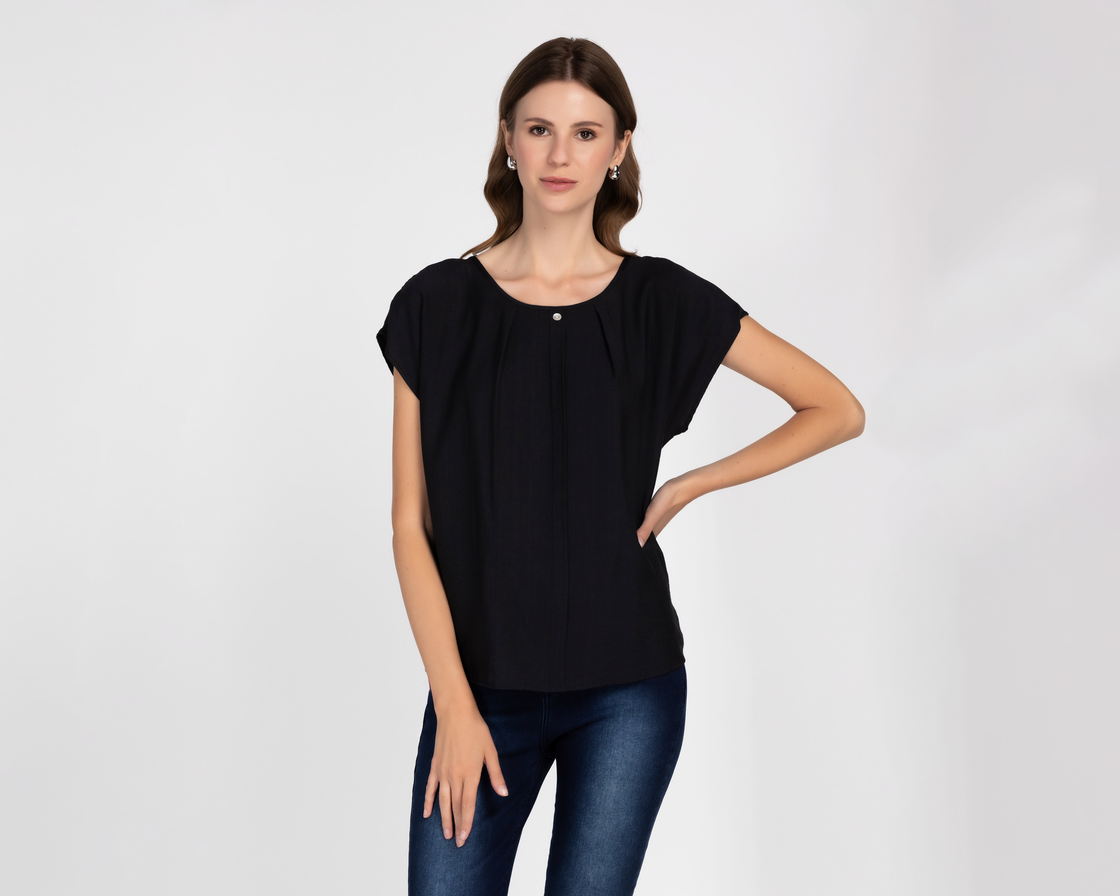 Foto 2 pulgar | Foto 1 | Blusa Andiamo Negra para Mujer