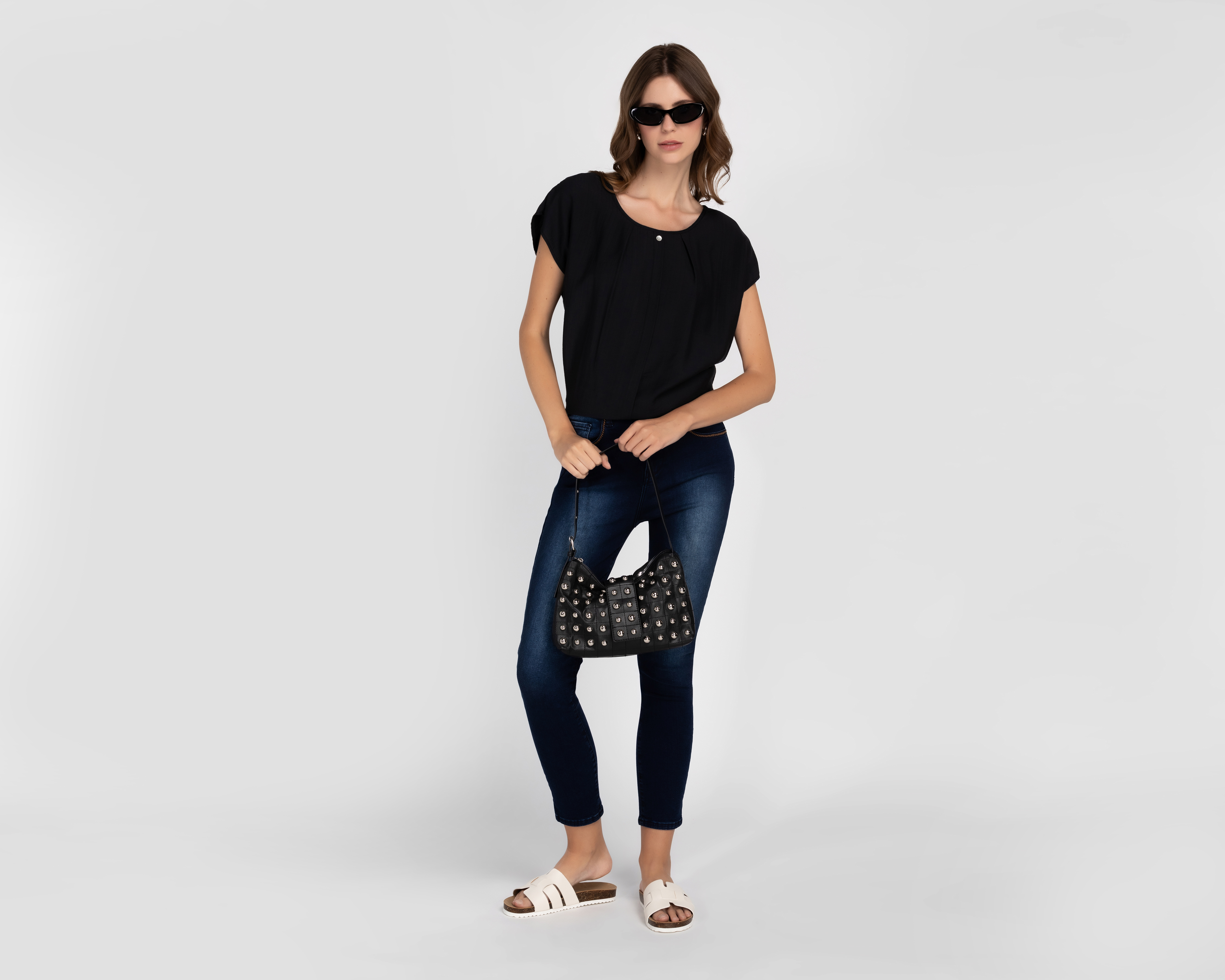 Foto 4 pulgar | Foto 2 | Blusa Andiamo Negra para Mujer