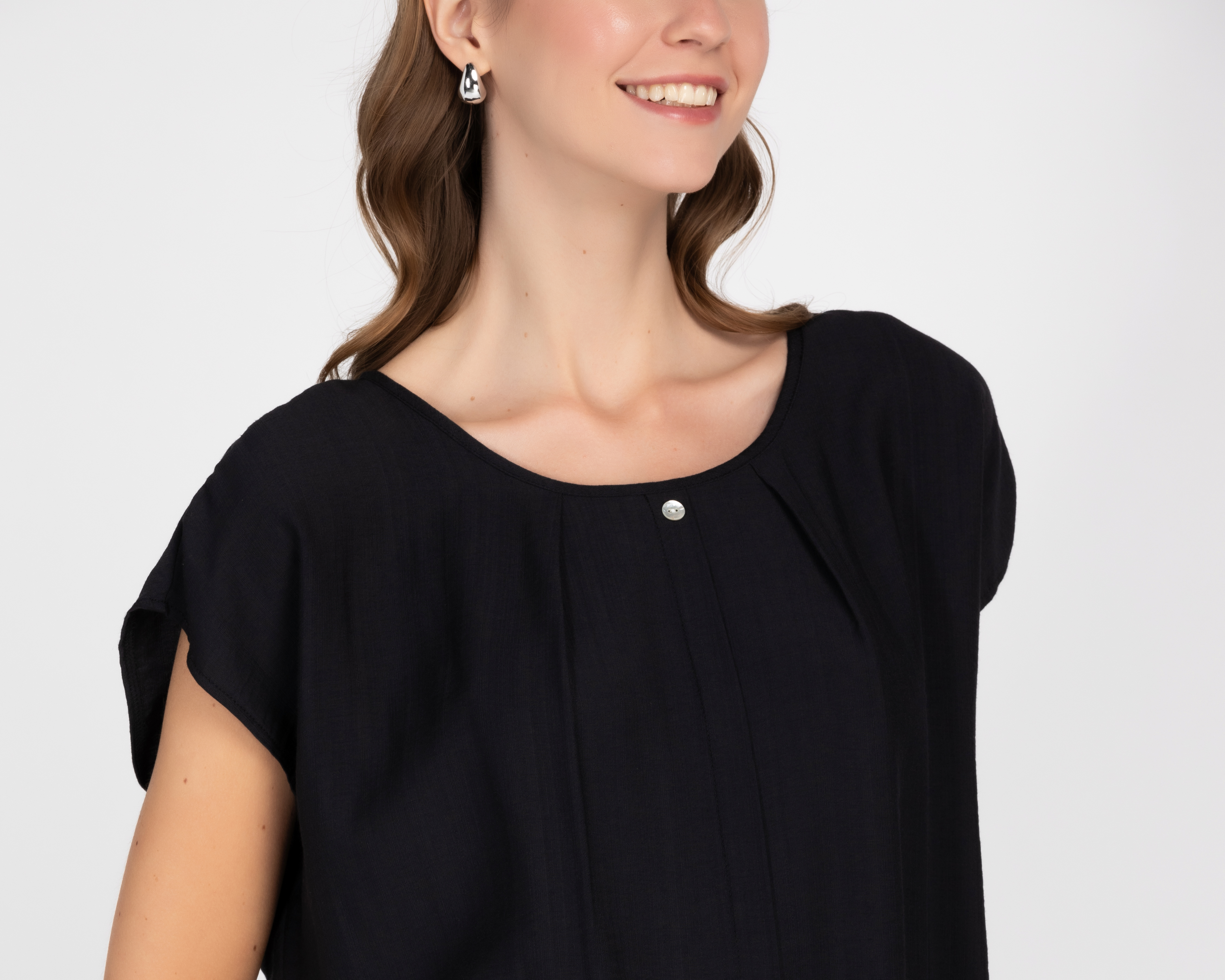 Foto 6 pulgar | Foto 4 | Blusa Andiamo Negra para Mujer