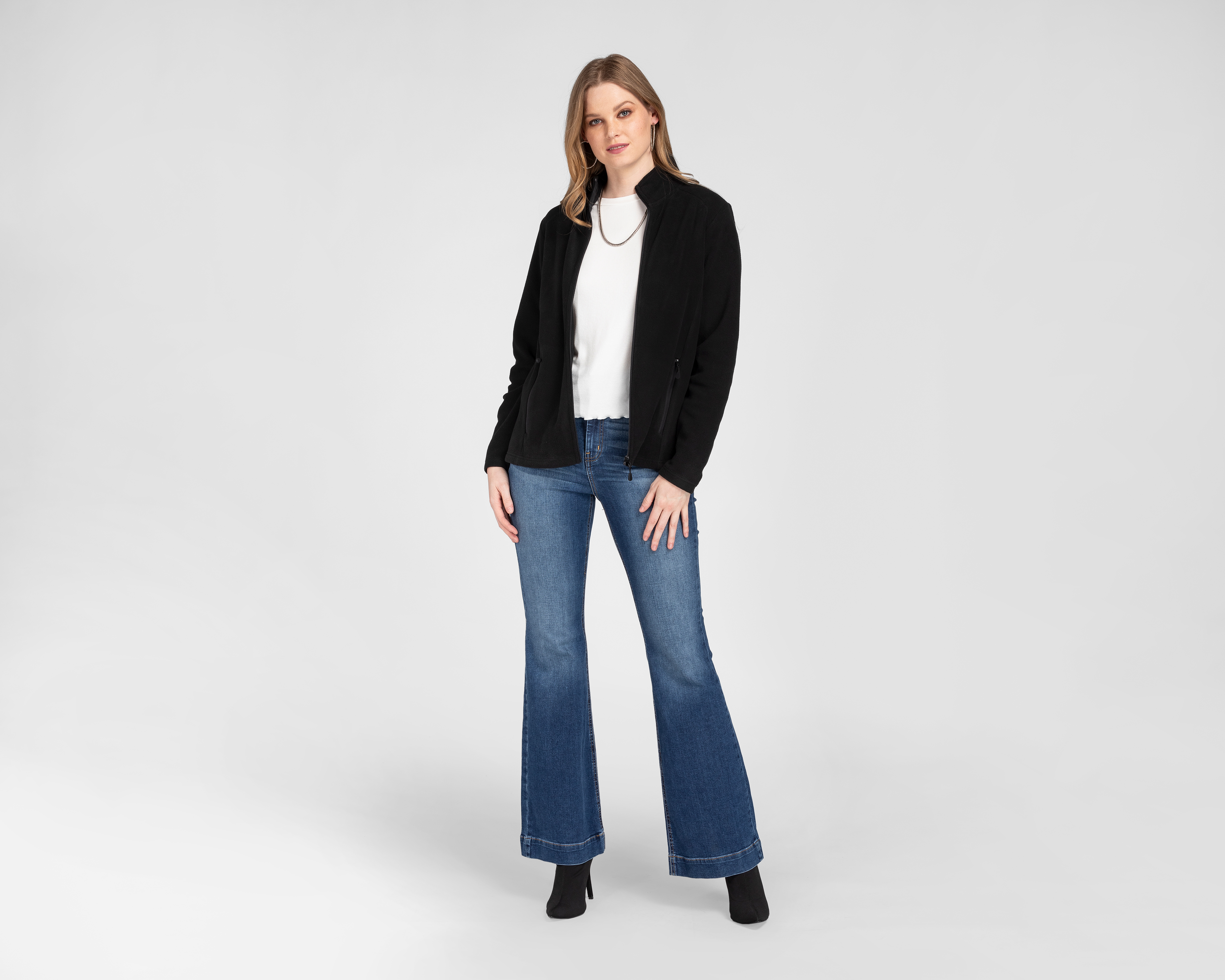 Foto 3 pulgar | Foto 2 | Chamarra Lucky Star Negra con Cuello Alto