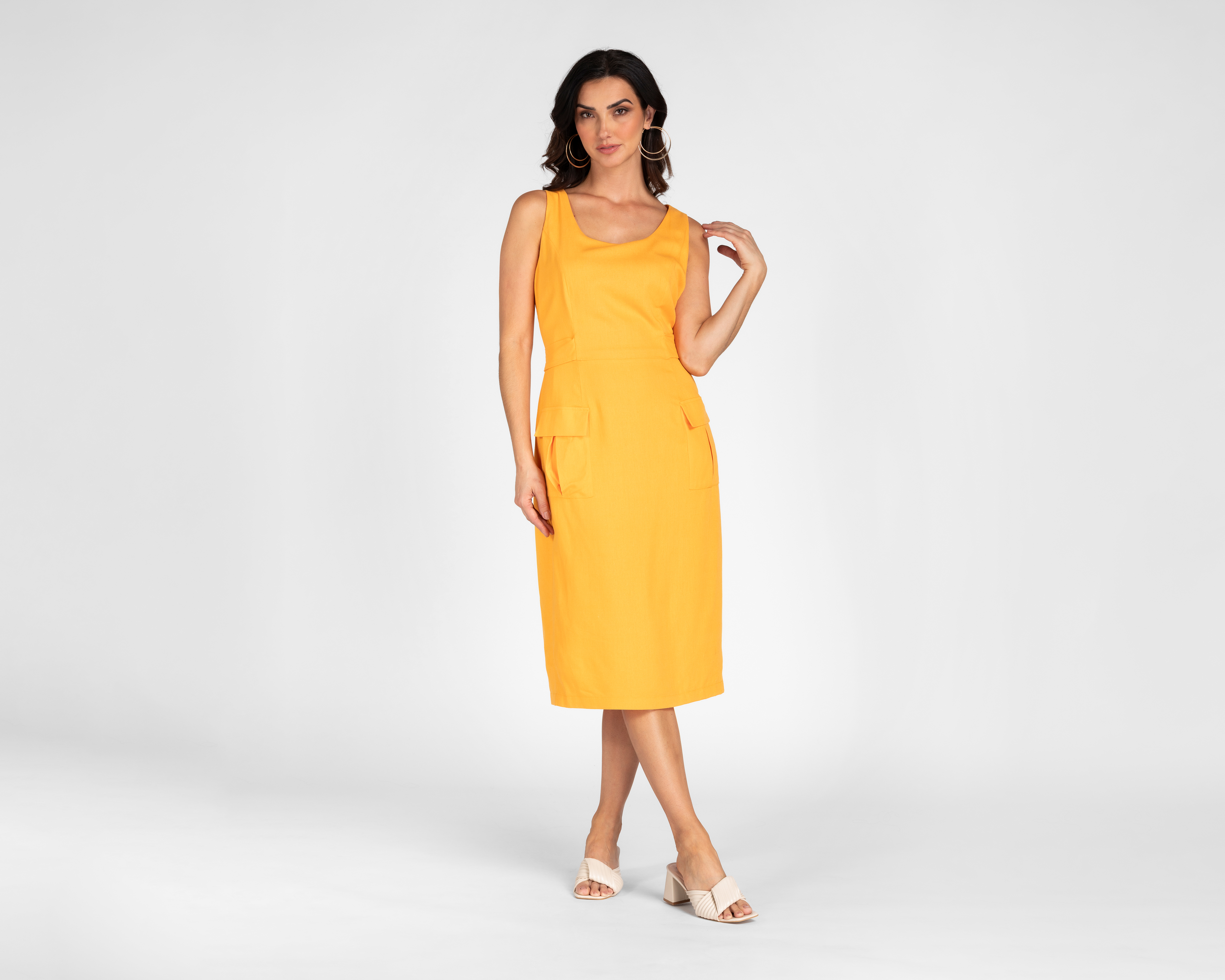 Foto 2 pulgar | Foto 1 | Vestido Casual Andiamo sin Mangas Amarillo con Bolsas Cargo para Mujer