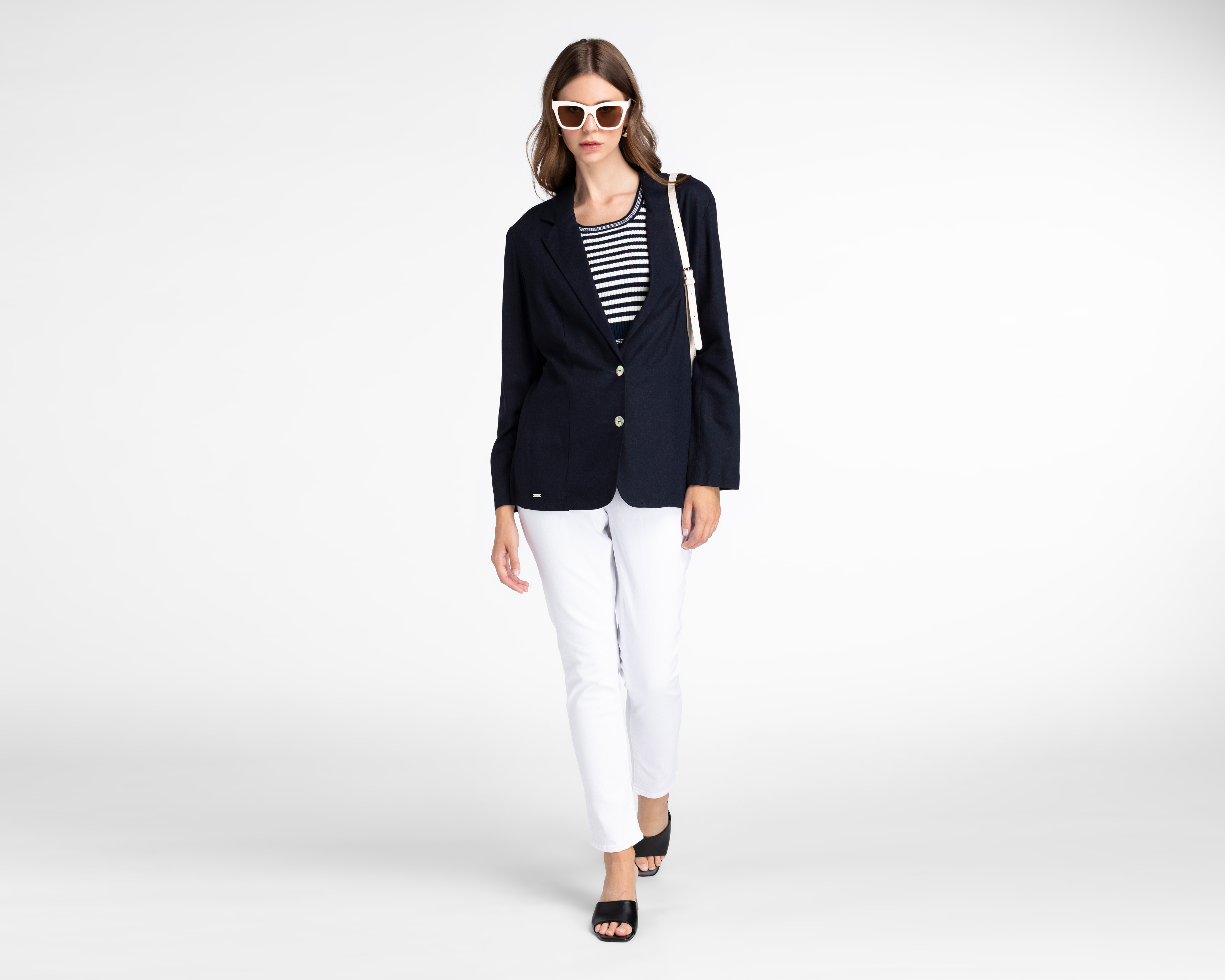 Foto 3 pulgar | Foto 2 | Blazer Azul Andiamo para Mujer