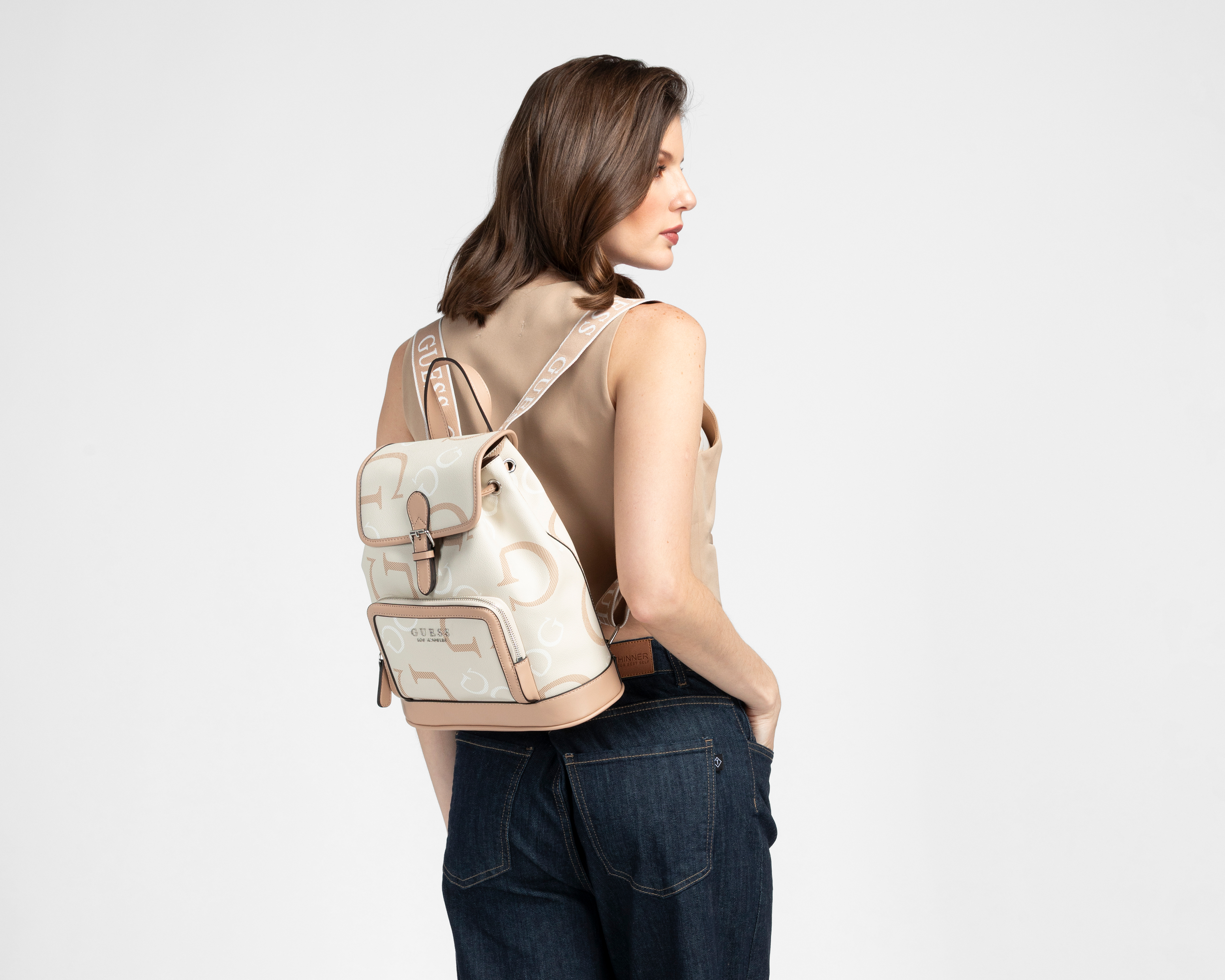 Foto 7 pulgar | Foto 6 | Mochila Guess Beige