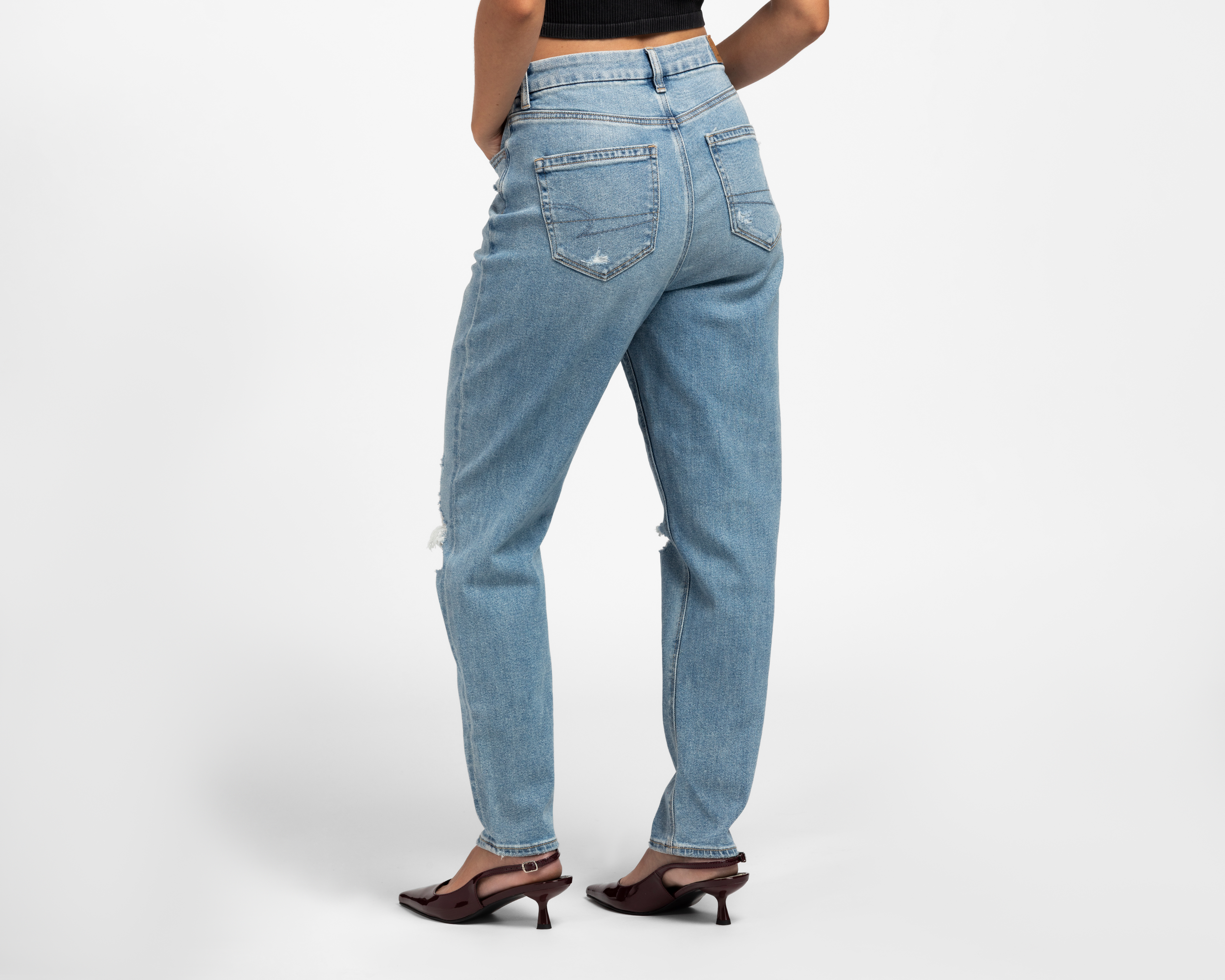 Foto 4 pulgar | Foto 3 | Jeans Mom American Eagle para Mujer