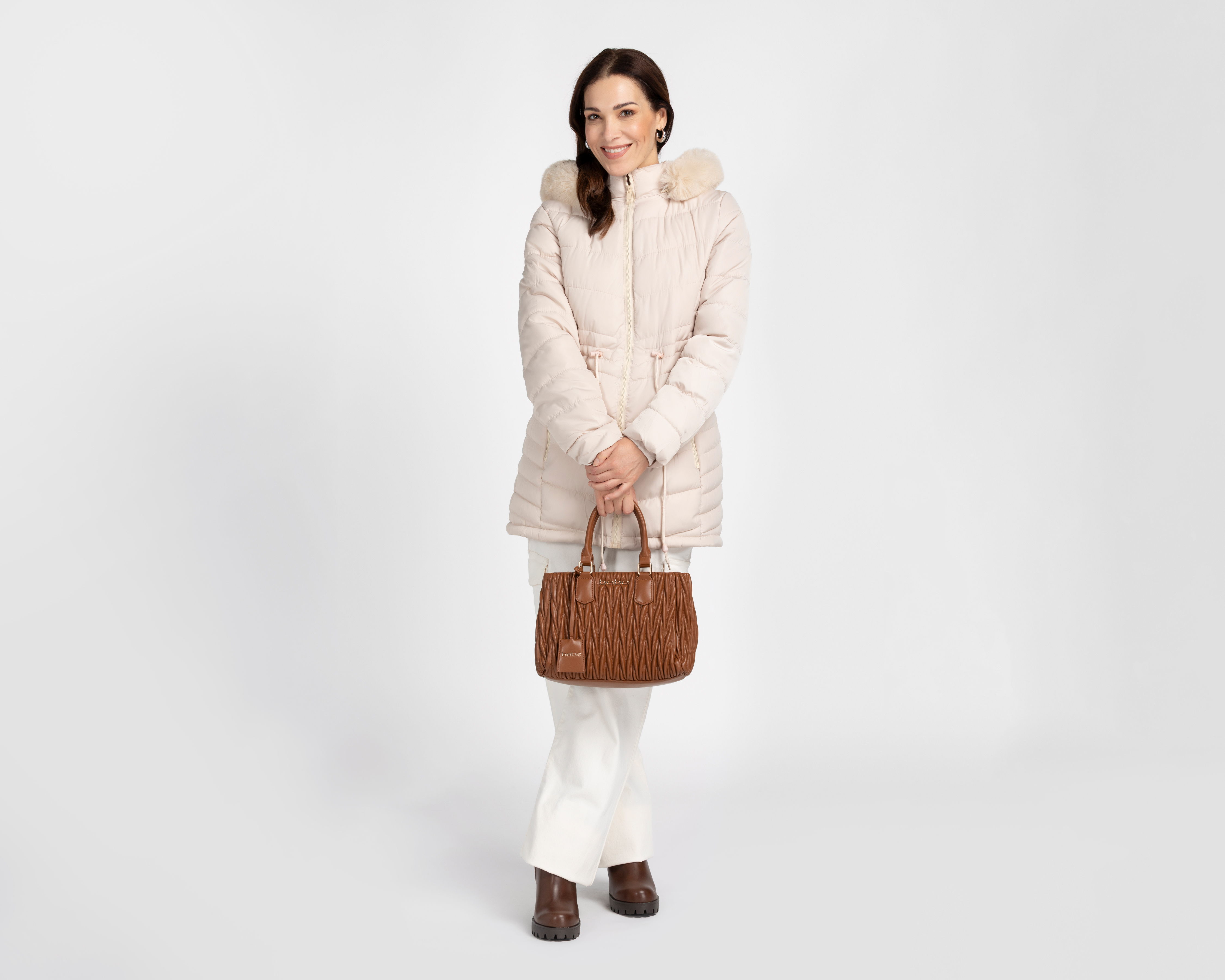 Foto 3 pulgar | Foto 2 | Chamarra Capitonada Roosevelt para Mujer