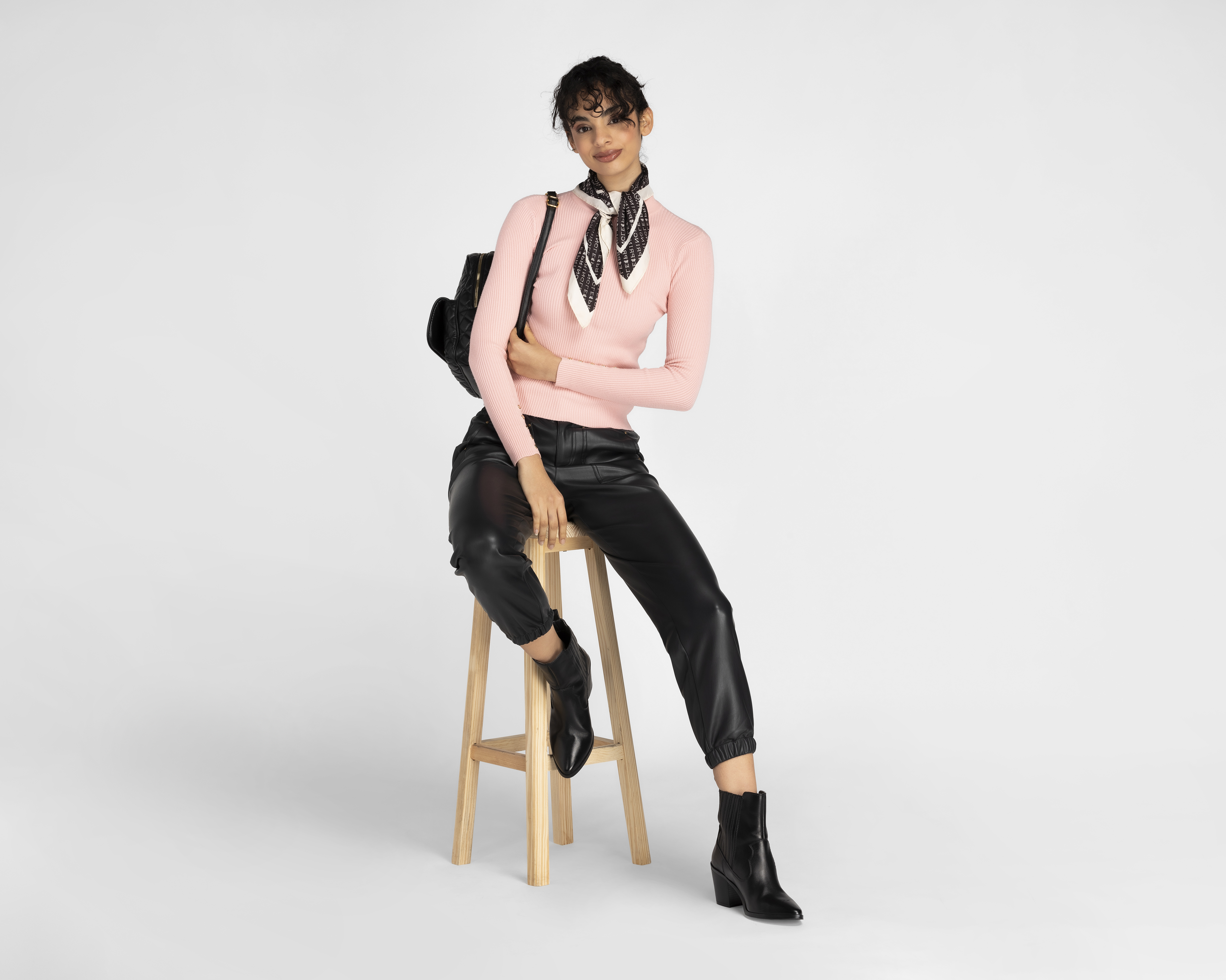 Foto 3 pulgar | Foto 2 | Suéter Refill Rosa con Botones