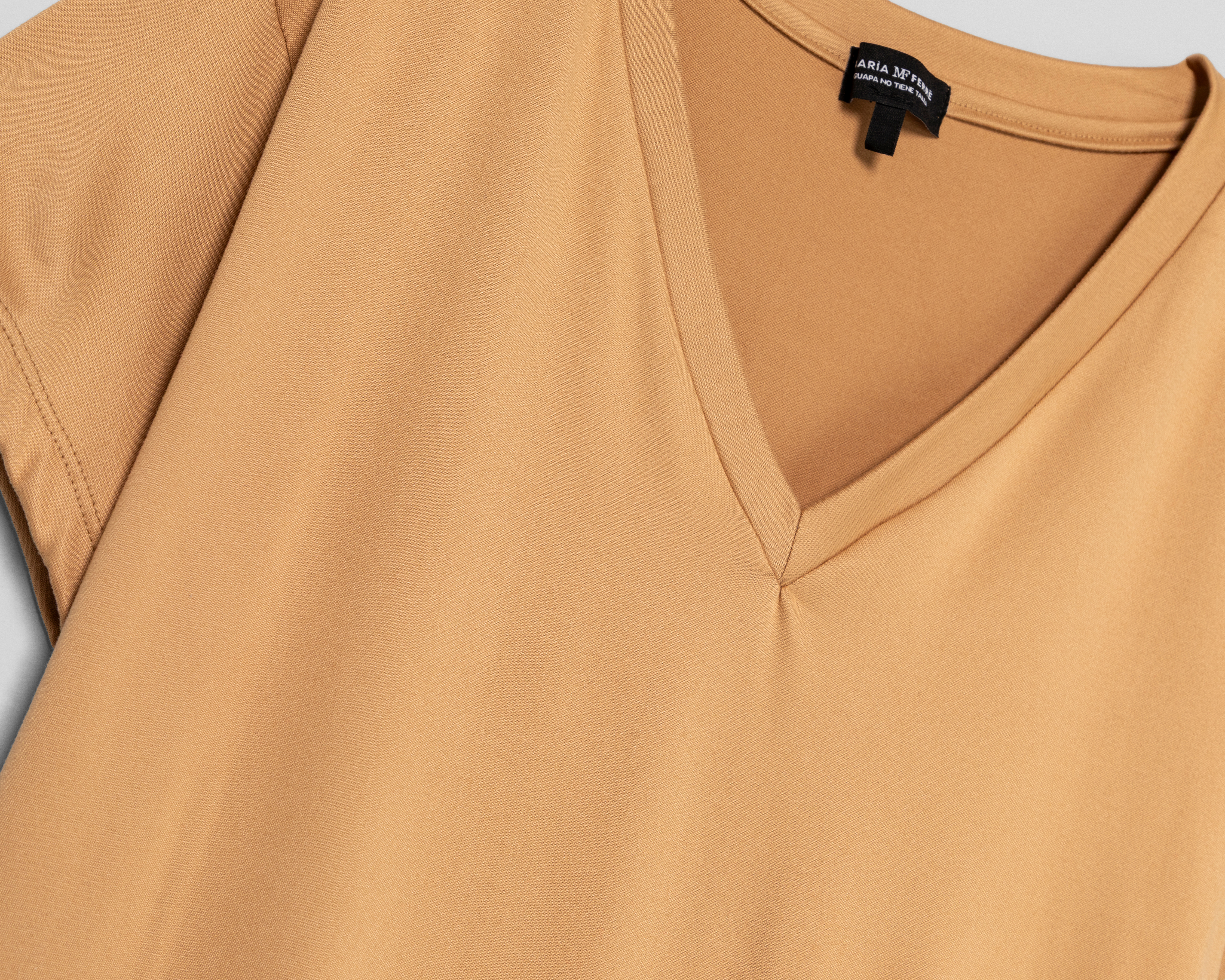 Foto 3 | Foto 3 | Playera Cuello V María Ferré para Mujer