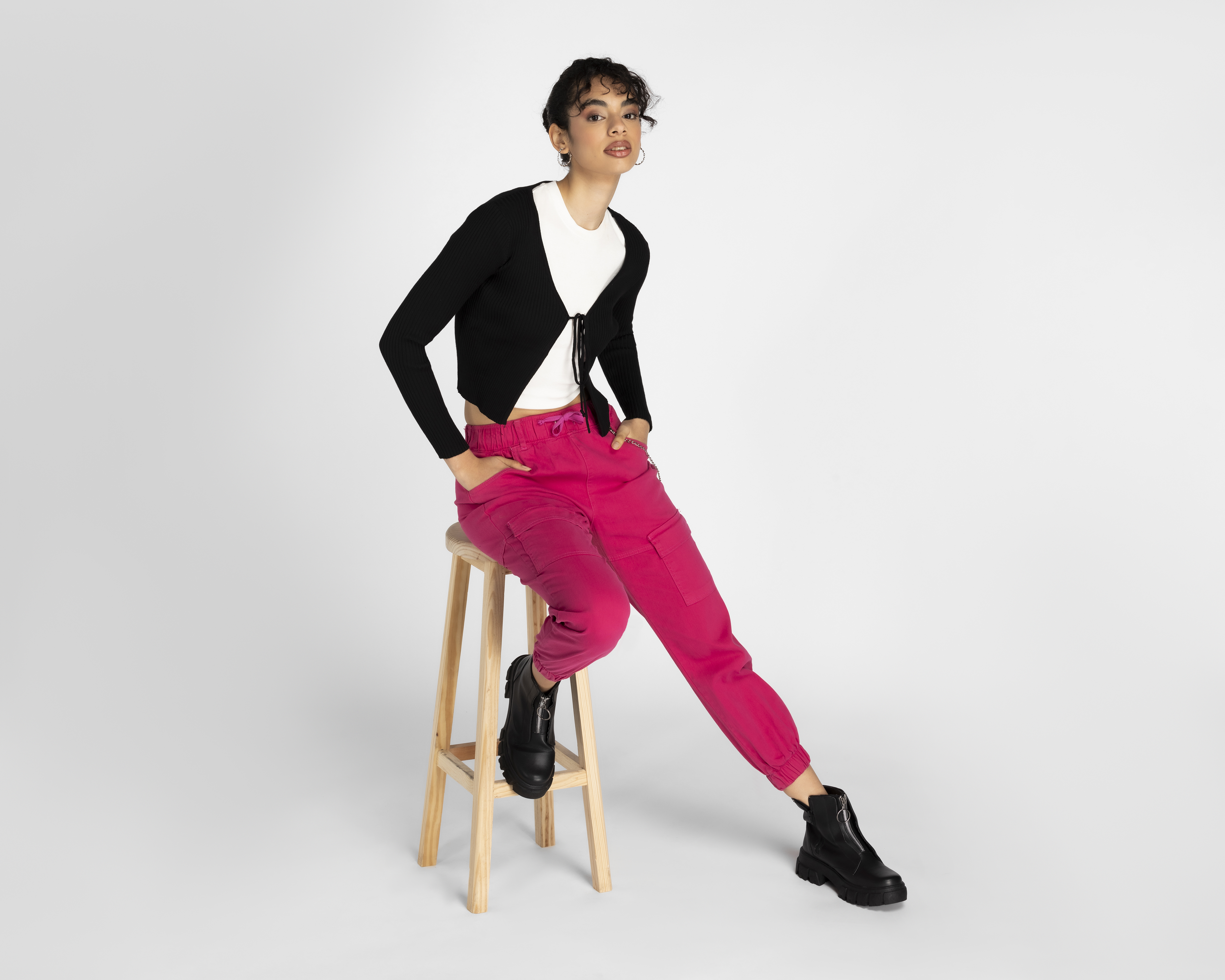 Foto 3 pulgar | Foto 2 | Suéter Refill Negro con Listón