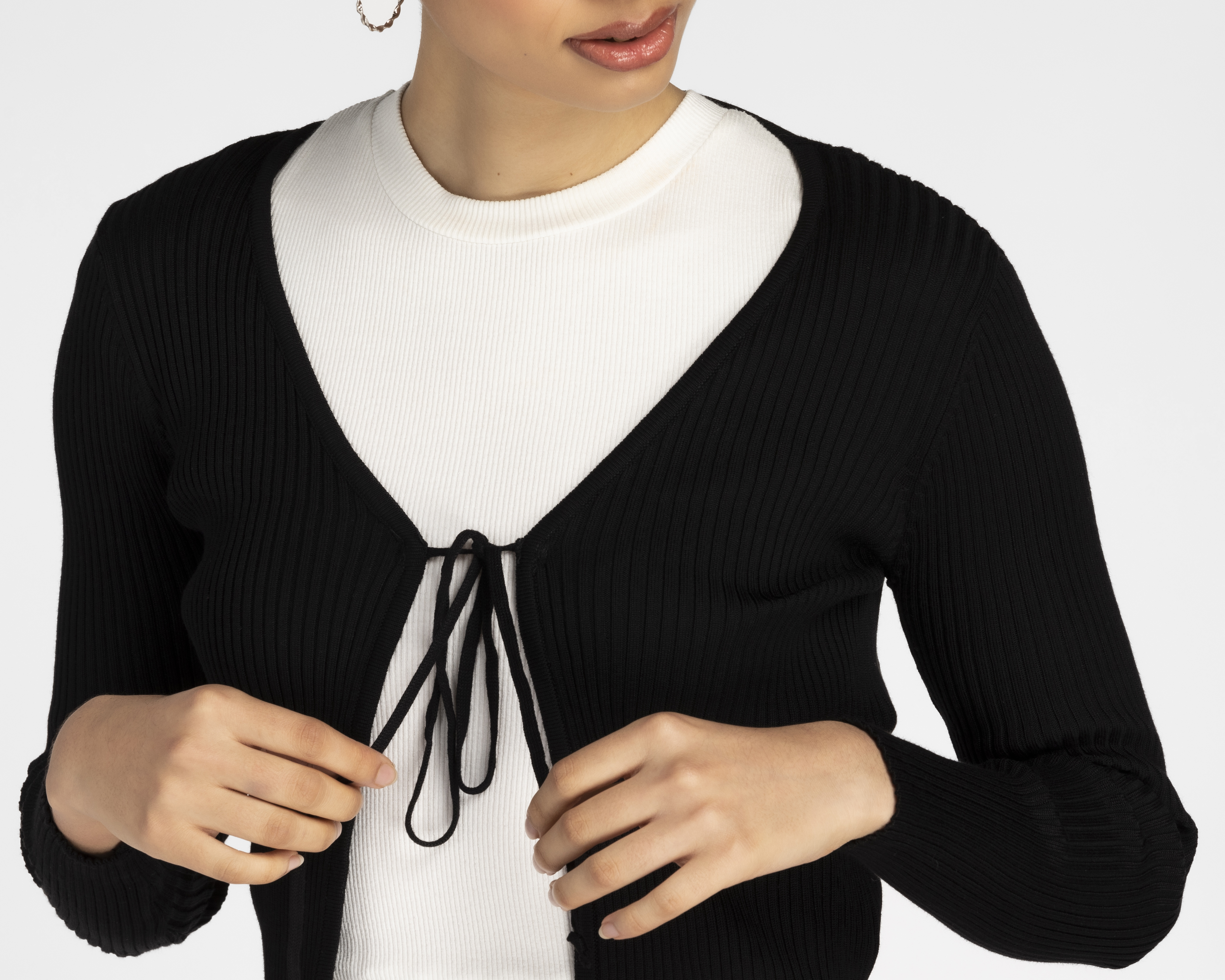 Foto 4 | Foto 4 | Suéter Refill Negro con Listón