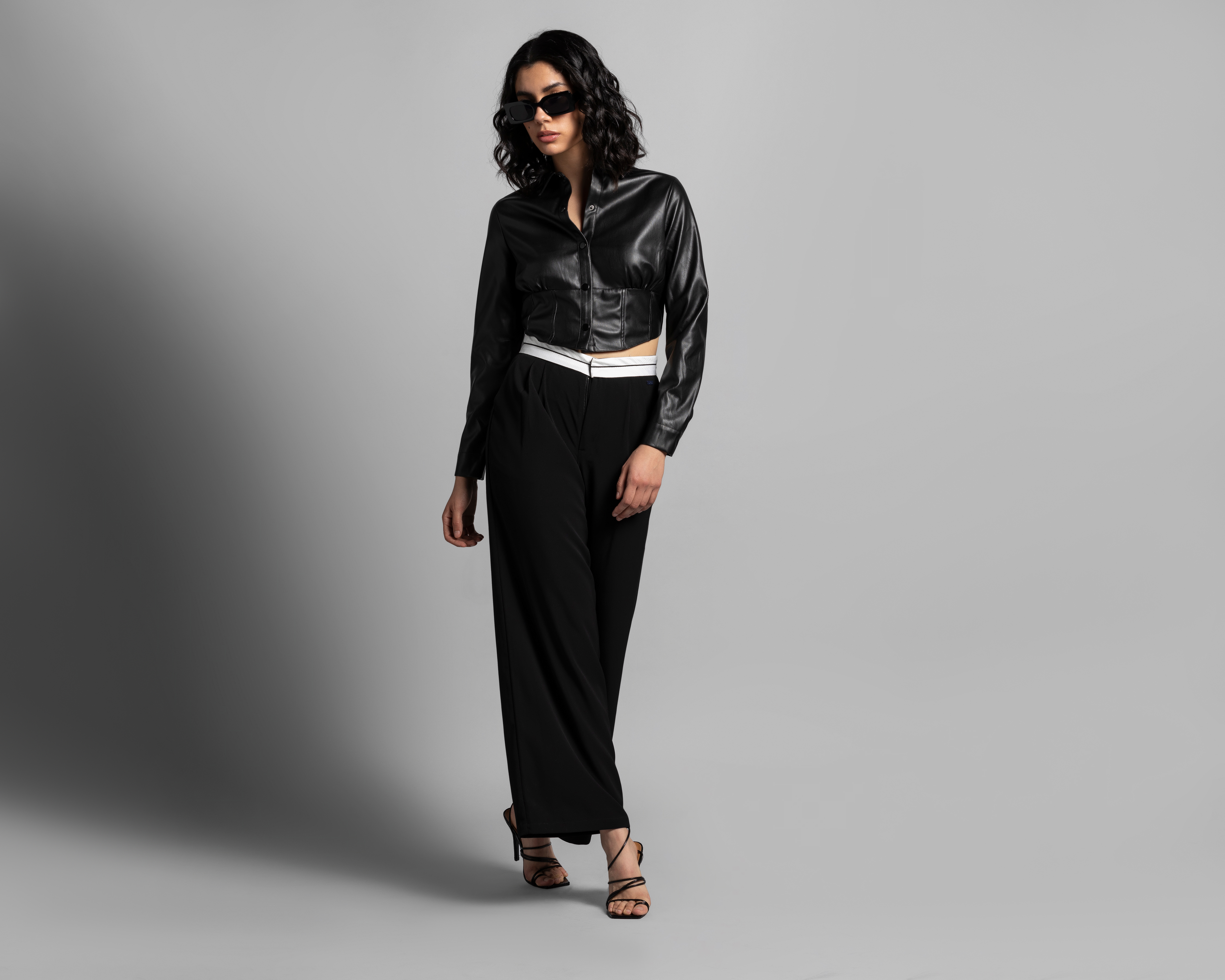 Foto 3 pulgar | Foto 2 | Blusa Thinner Negra tipo Piel