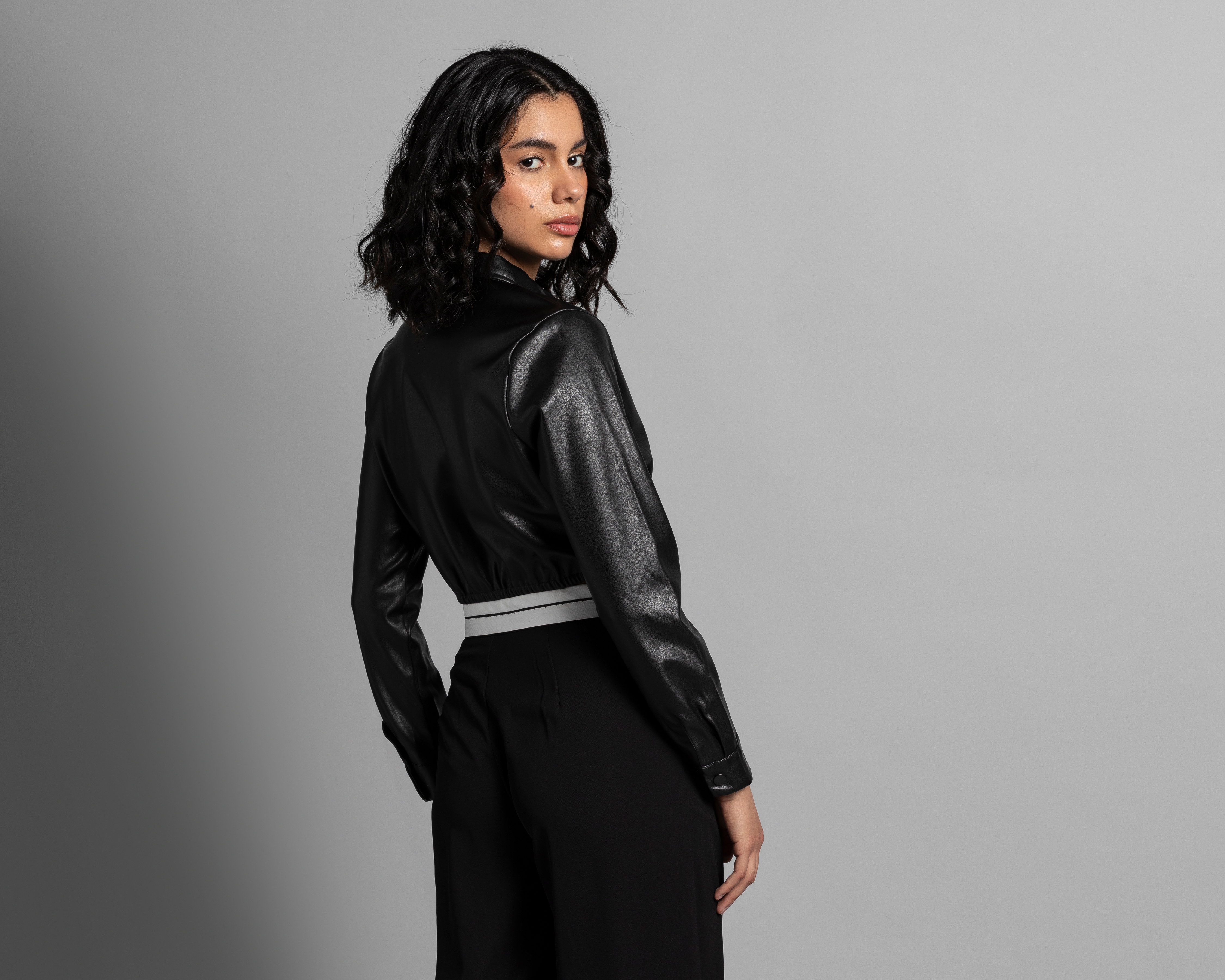 Foto 3 | Foto 3 | Blusa Thinner Negra tipo Piel