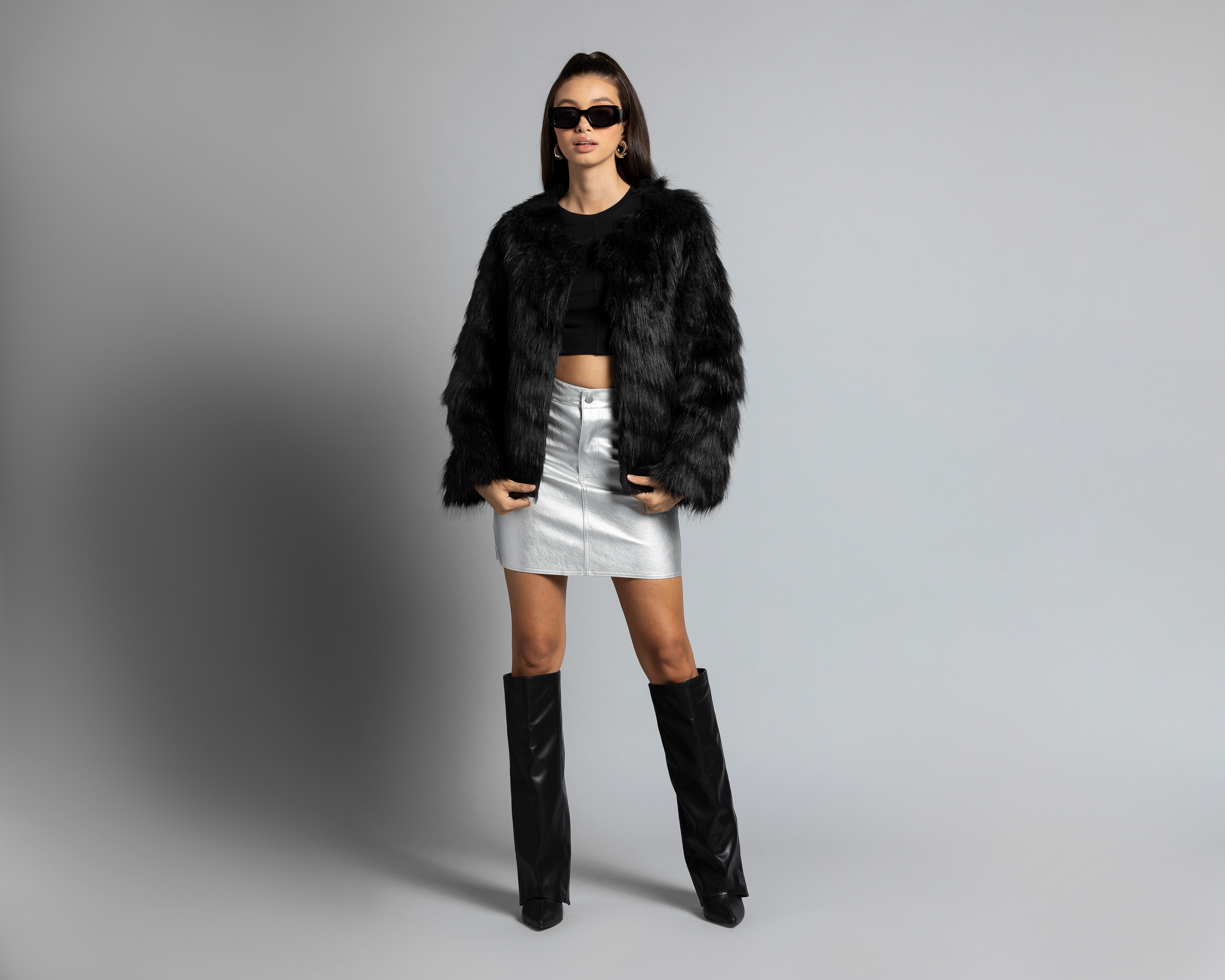 Foto 3 pulgar | Foto 2 | Abrigo Thinner con Peluche Negro