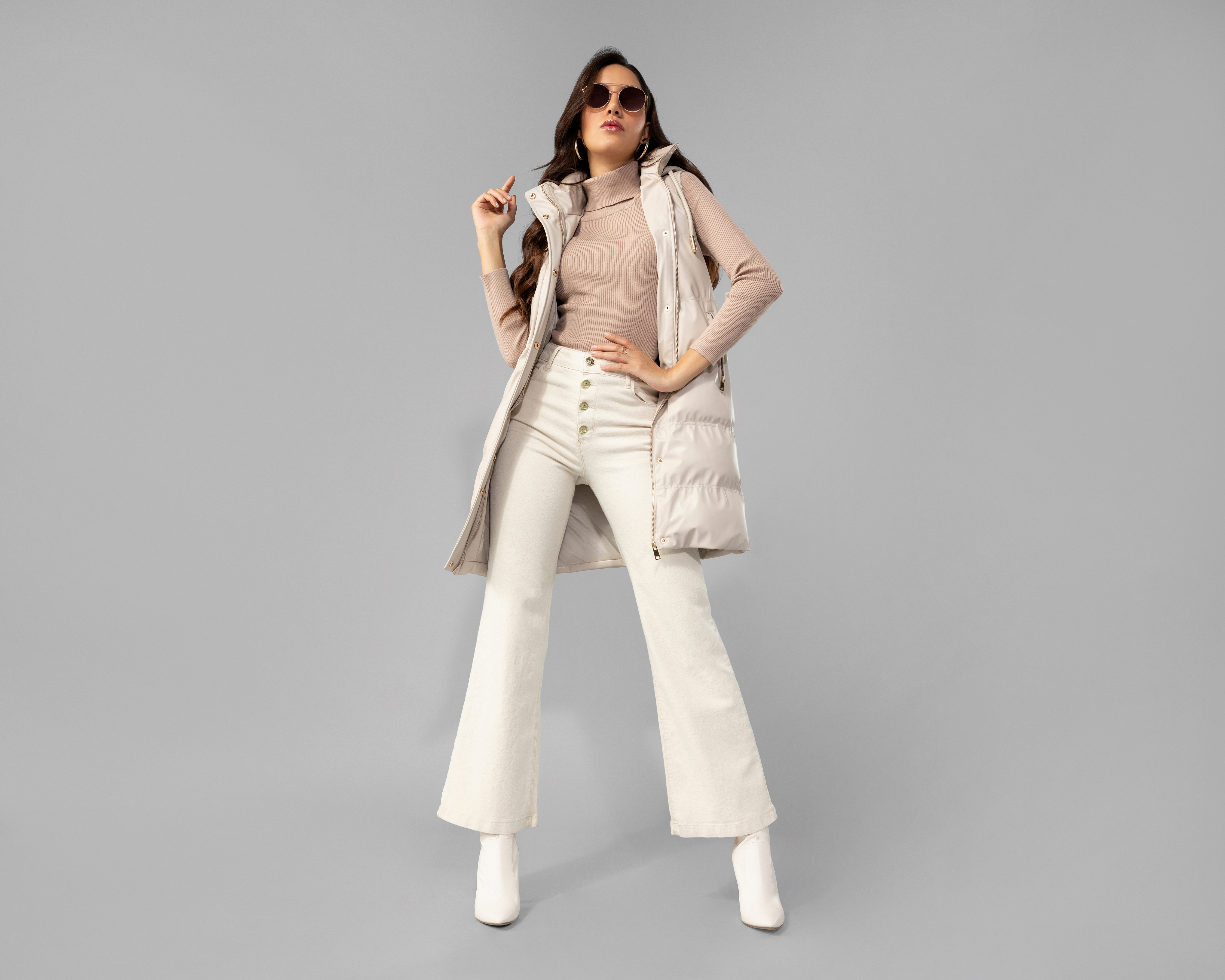 Foto 2 pulgar | Foto 1 | Chaleco Jennifer Lopez Capitonado con Capucha