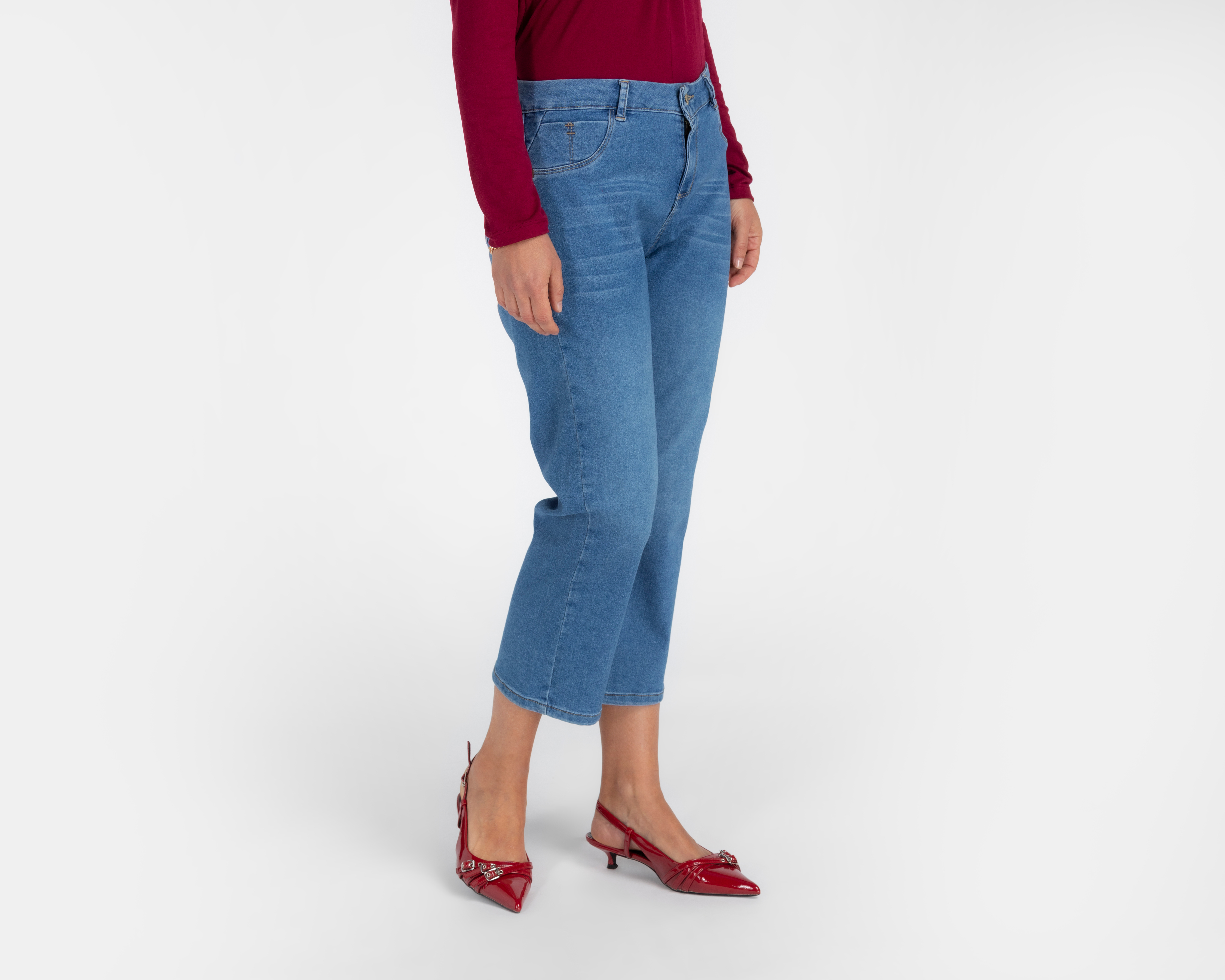 Foto 2 pulgar | Foto 1 | Pantalón Capri Sahara de Mezclilla