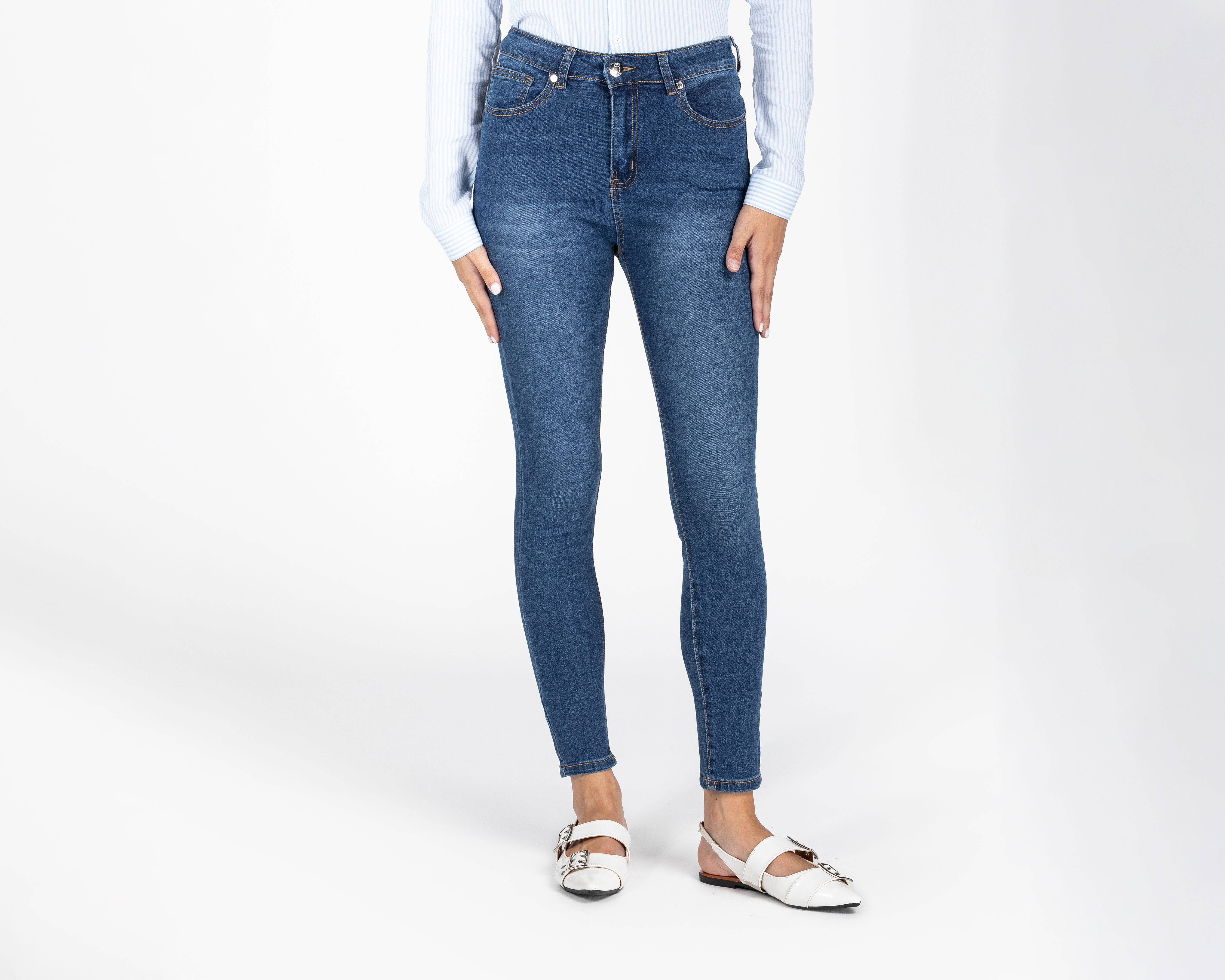 Foto 2 pulgar | Foto 1 | Jeans Skinny Refill para Mujer