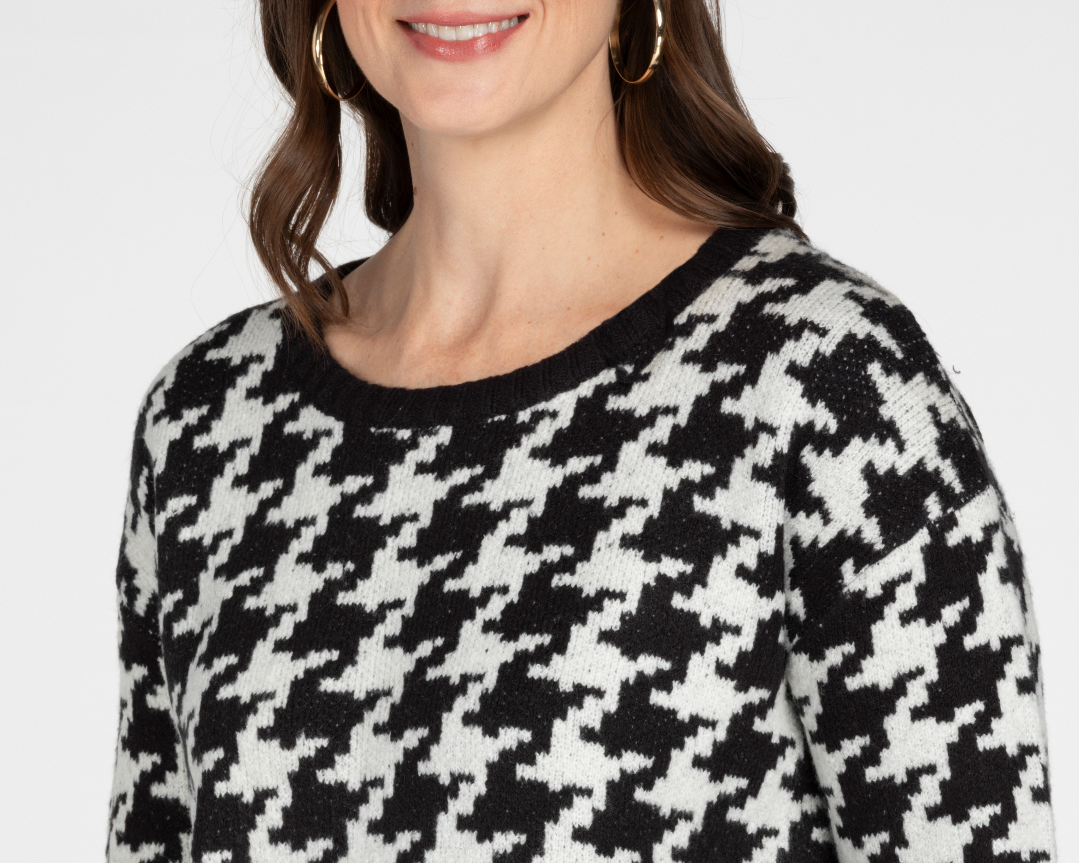 Foto 5 pulgar | Foto 4 | Suéter Sahara Negro Cuello Redondo