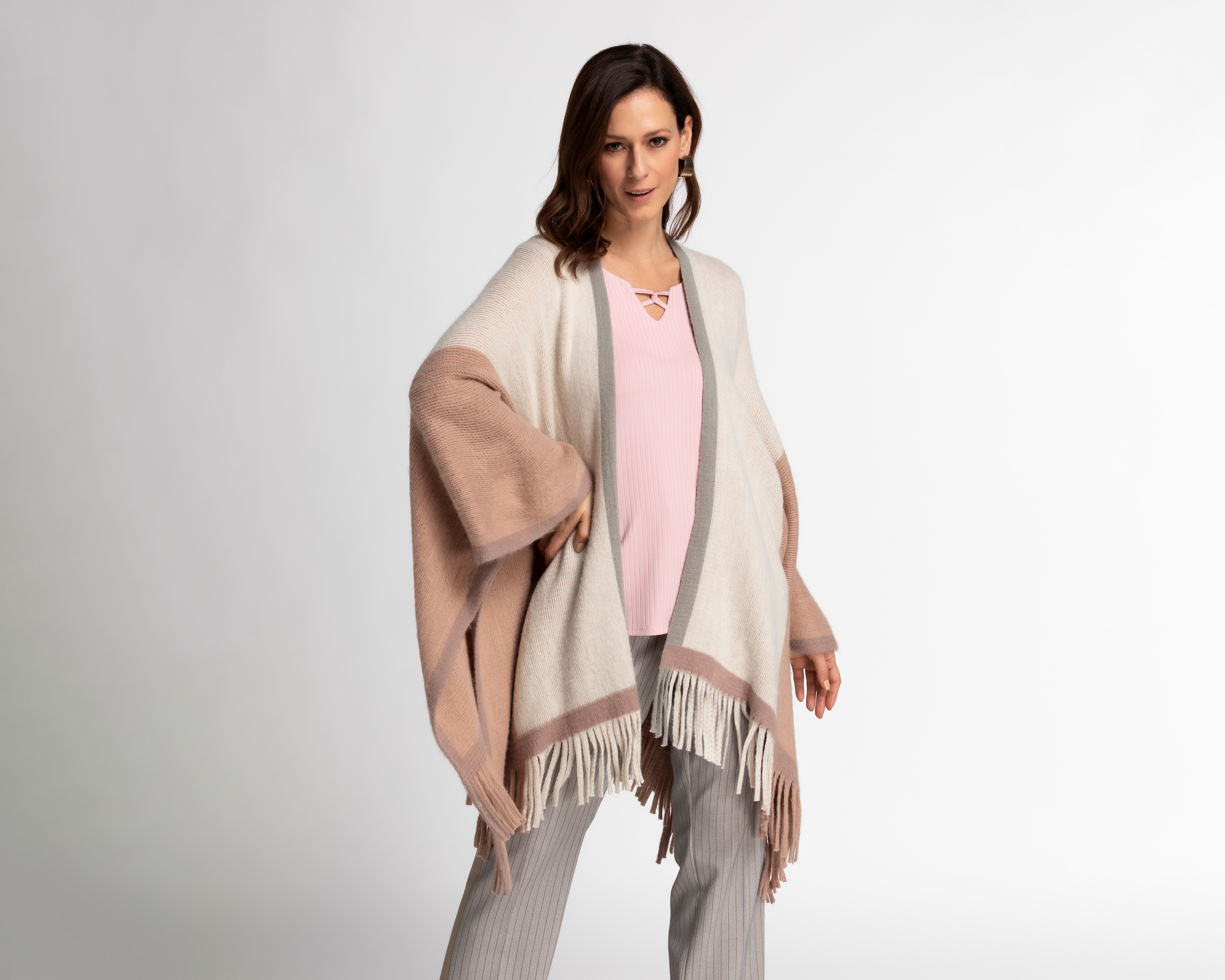 Capa Tejida Sahara con Deshilados