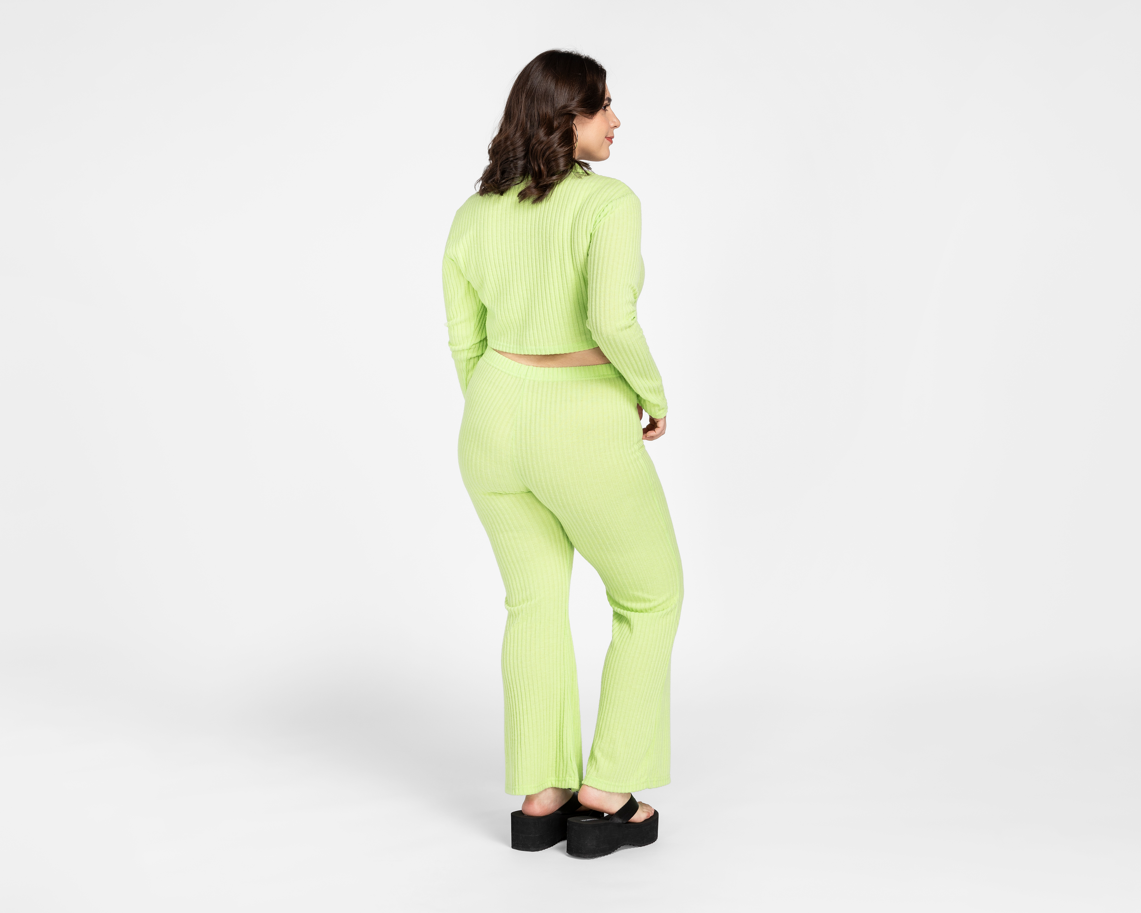 Foto 4 pulgar | Foto 3 | Top y Pantalón 18 Forever Verde