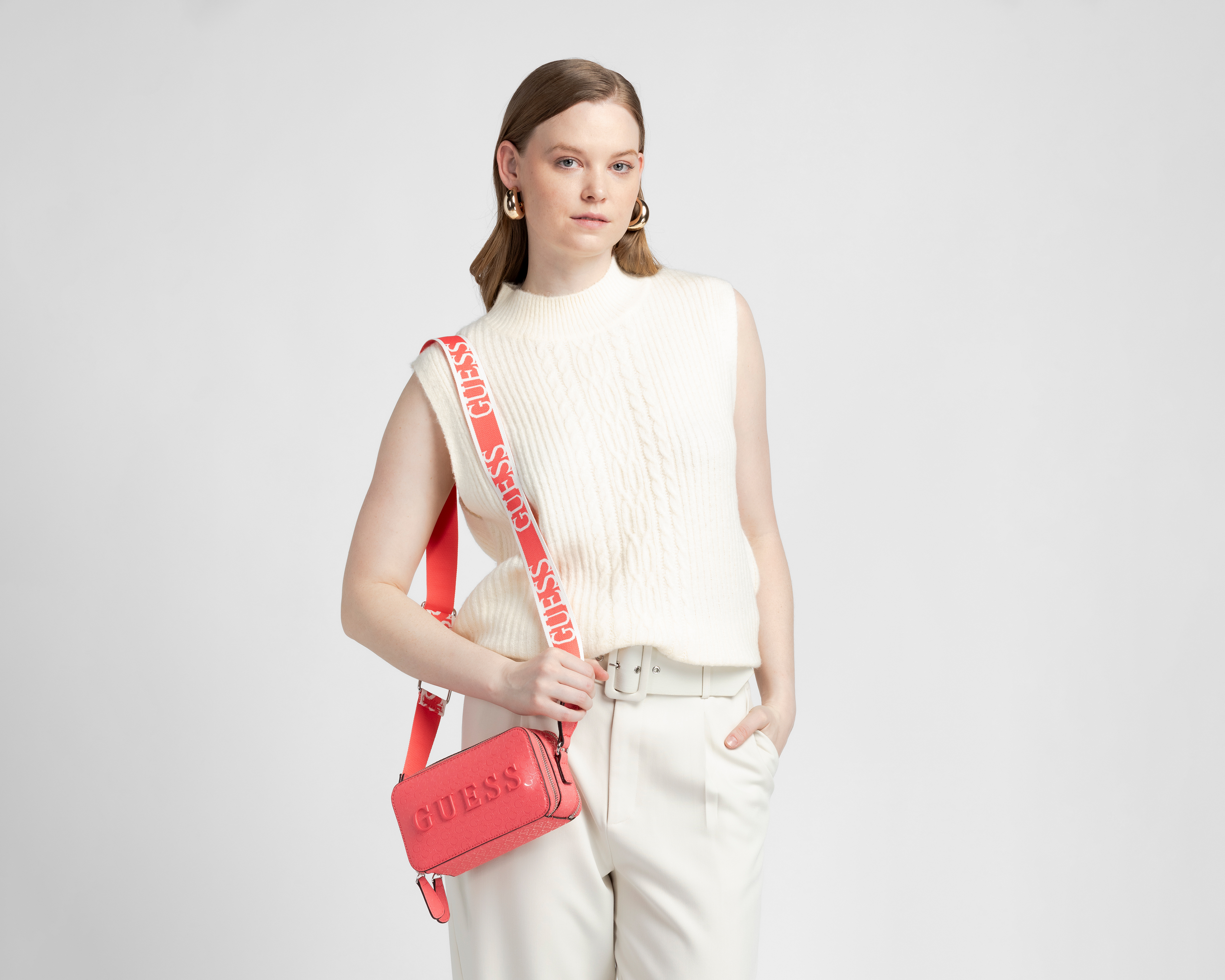 Foto 7 pulgar | Foto 6 | Bolsa Cruzada Guess Amanza