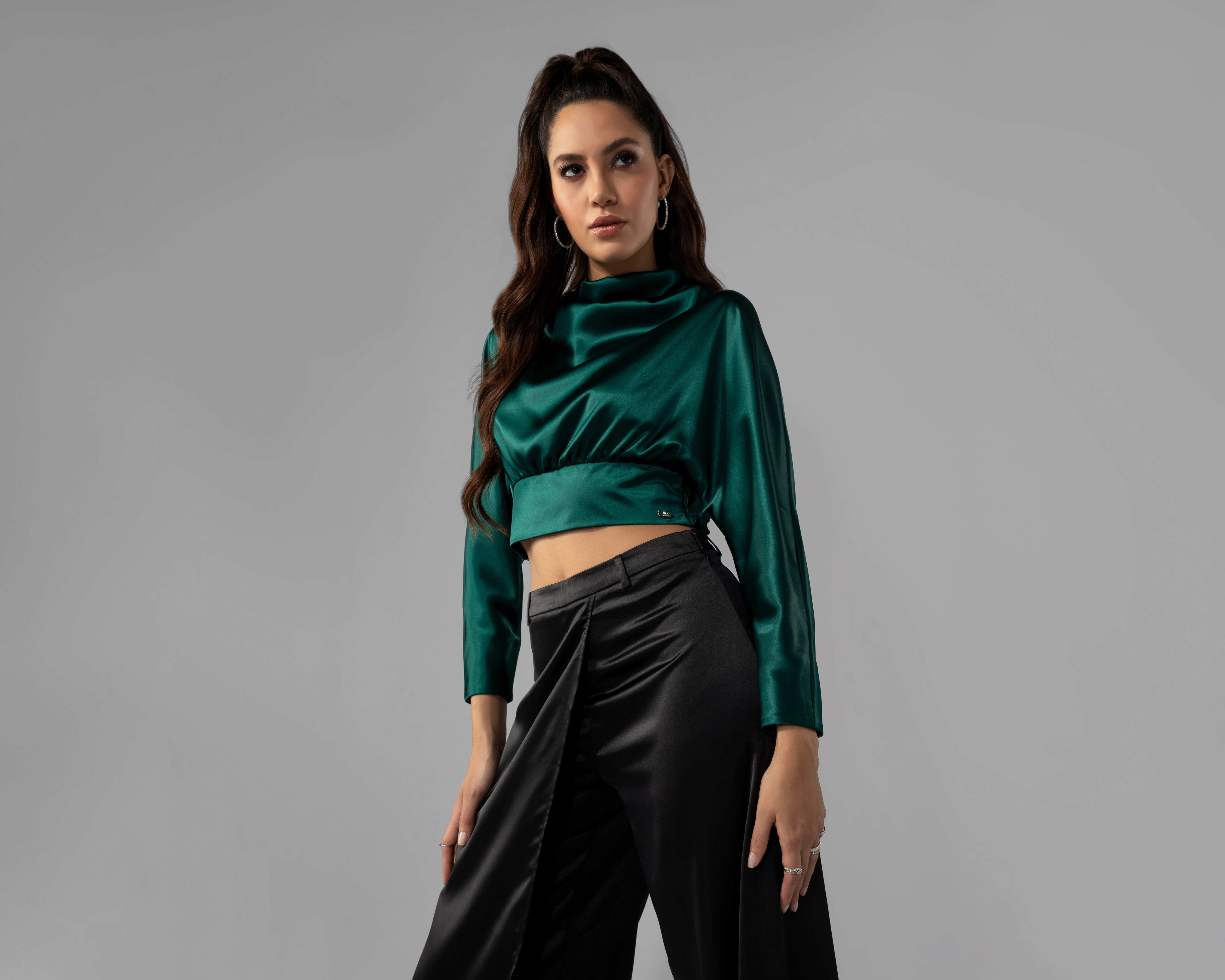 Foto 3 pulgar | Foto 2 | Blusa Jennifer Lopez Satinada con Escote en Espalda