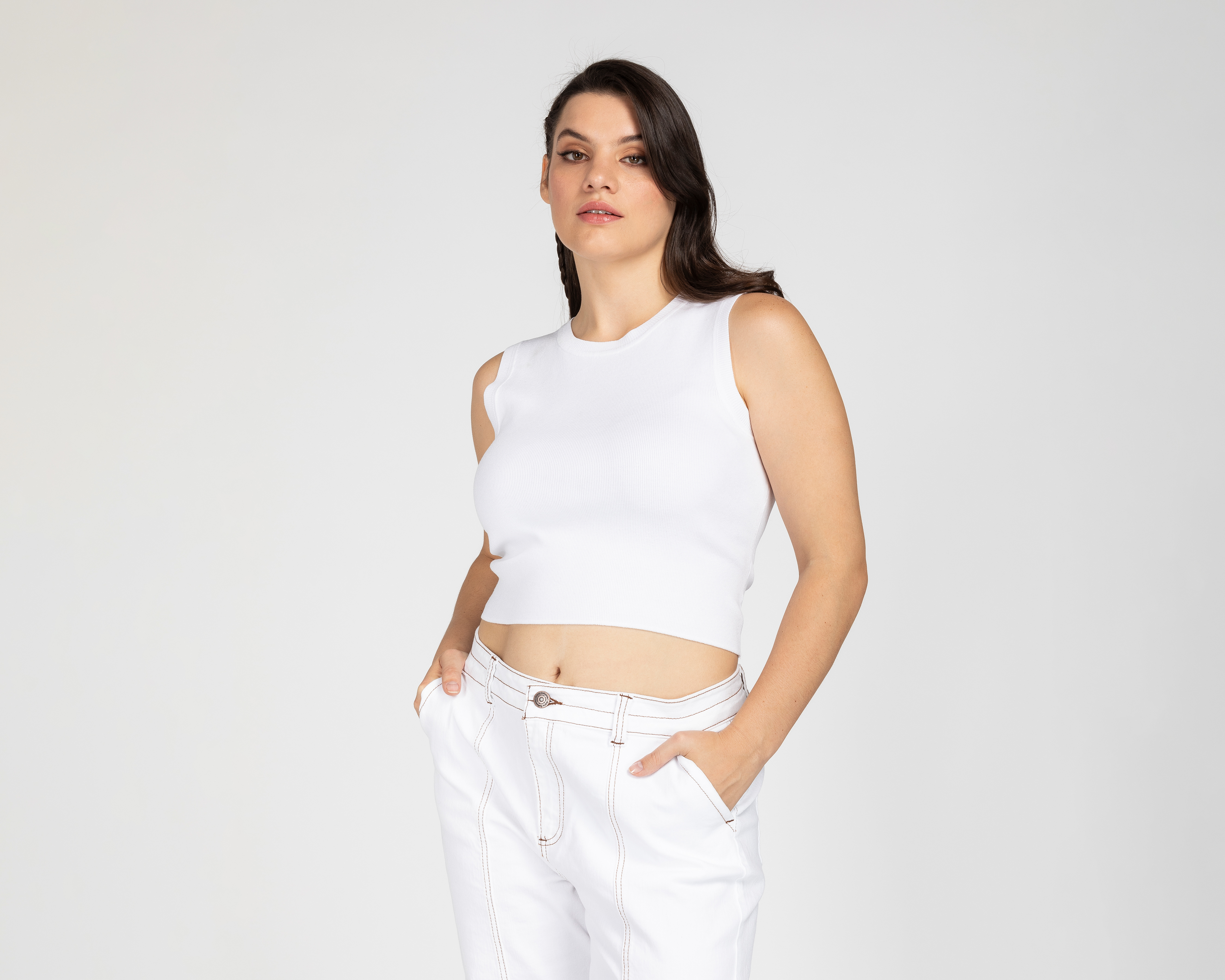 Foto 2 pulgar | Foto 1 | Playera 18 Forever Blanca sin Mangas