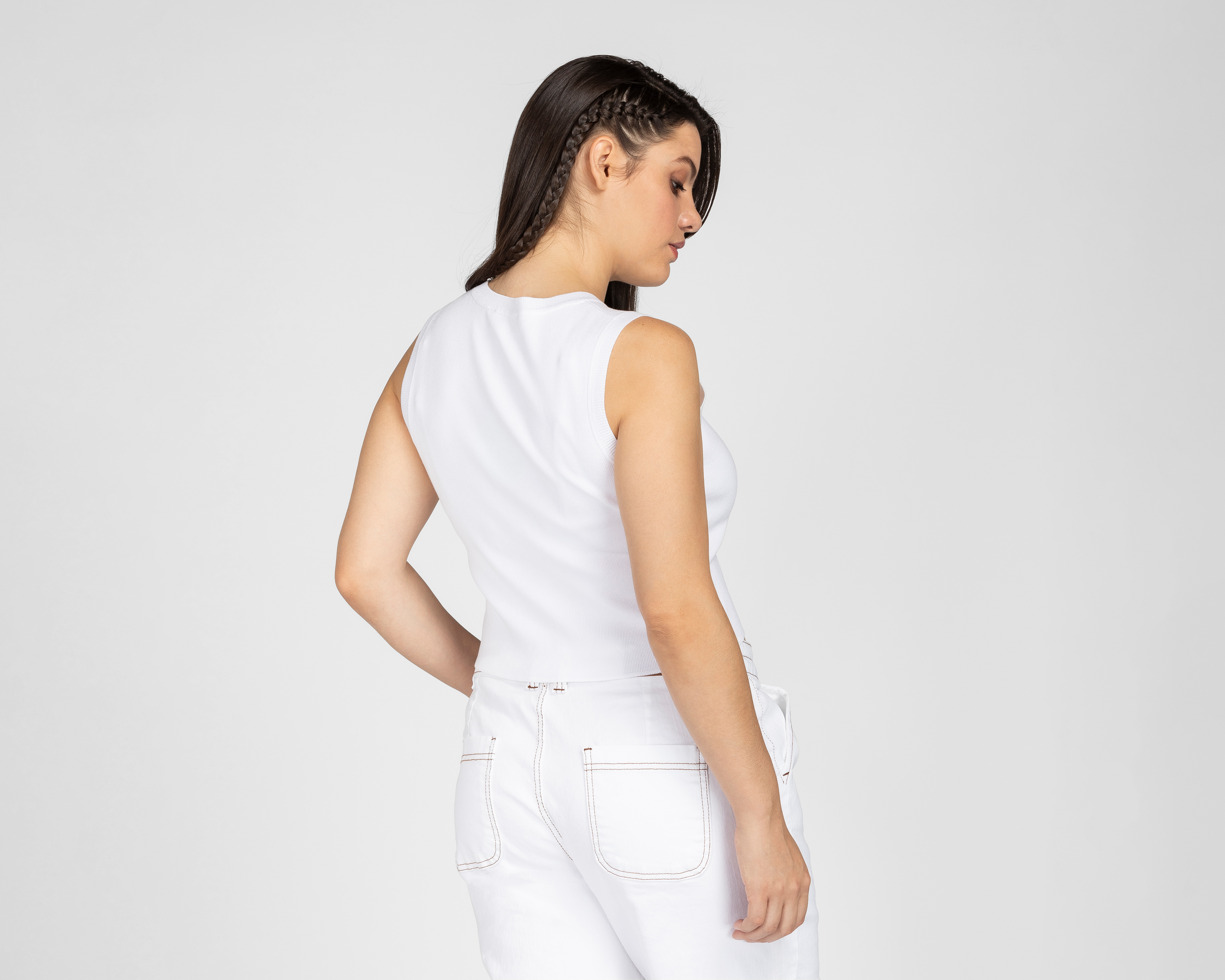 Foto 4 pulgar | Foto 3 | Playera 18 Forever Blanca sin Mangas