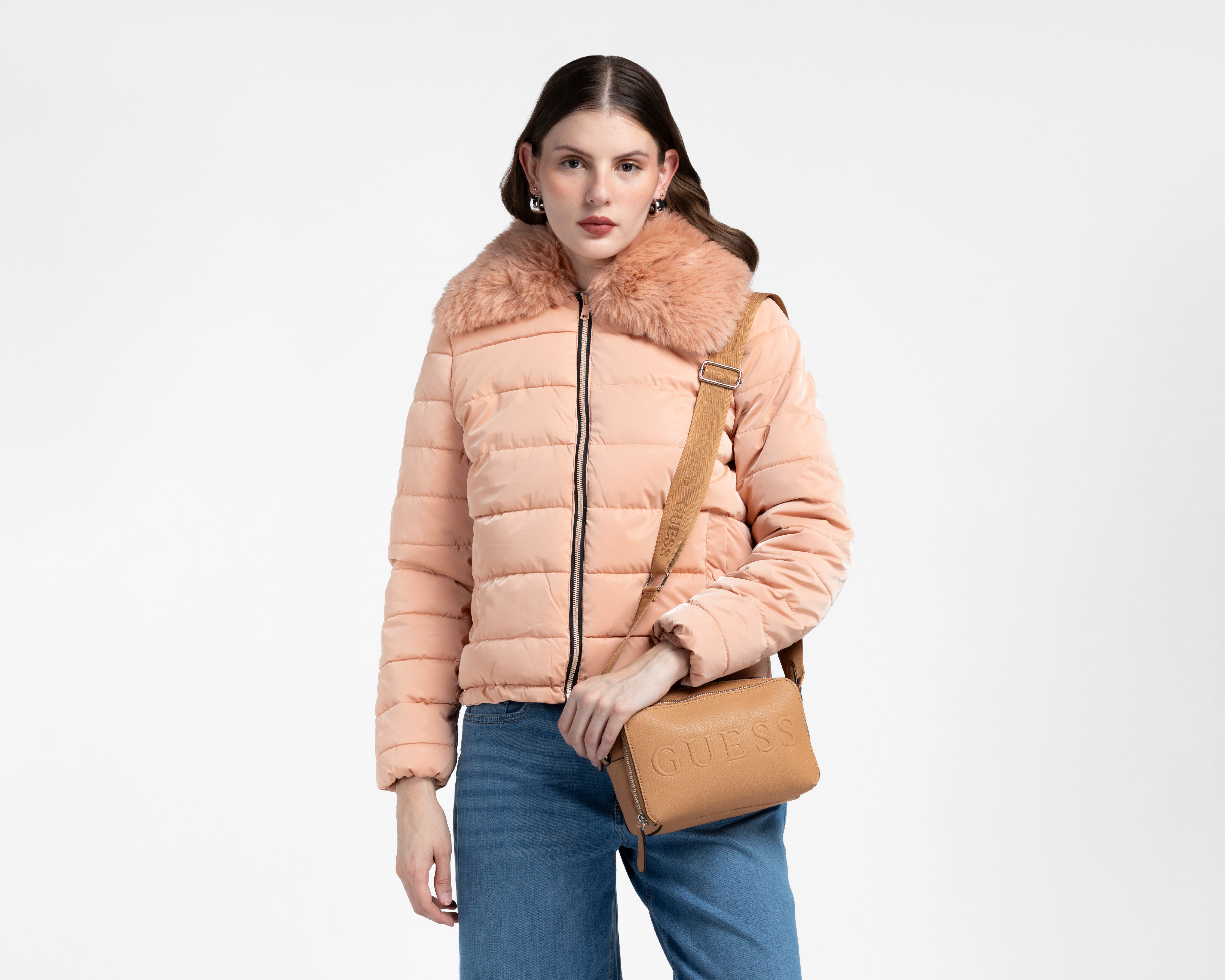 Foto 7 pulgar | Foto 6 | Bolsa Cruzada Guess Haddington