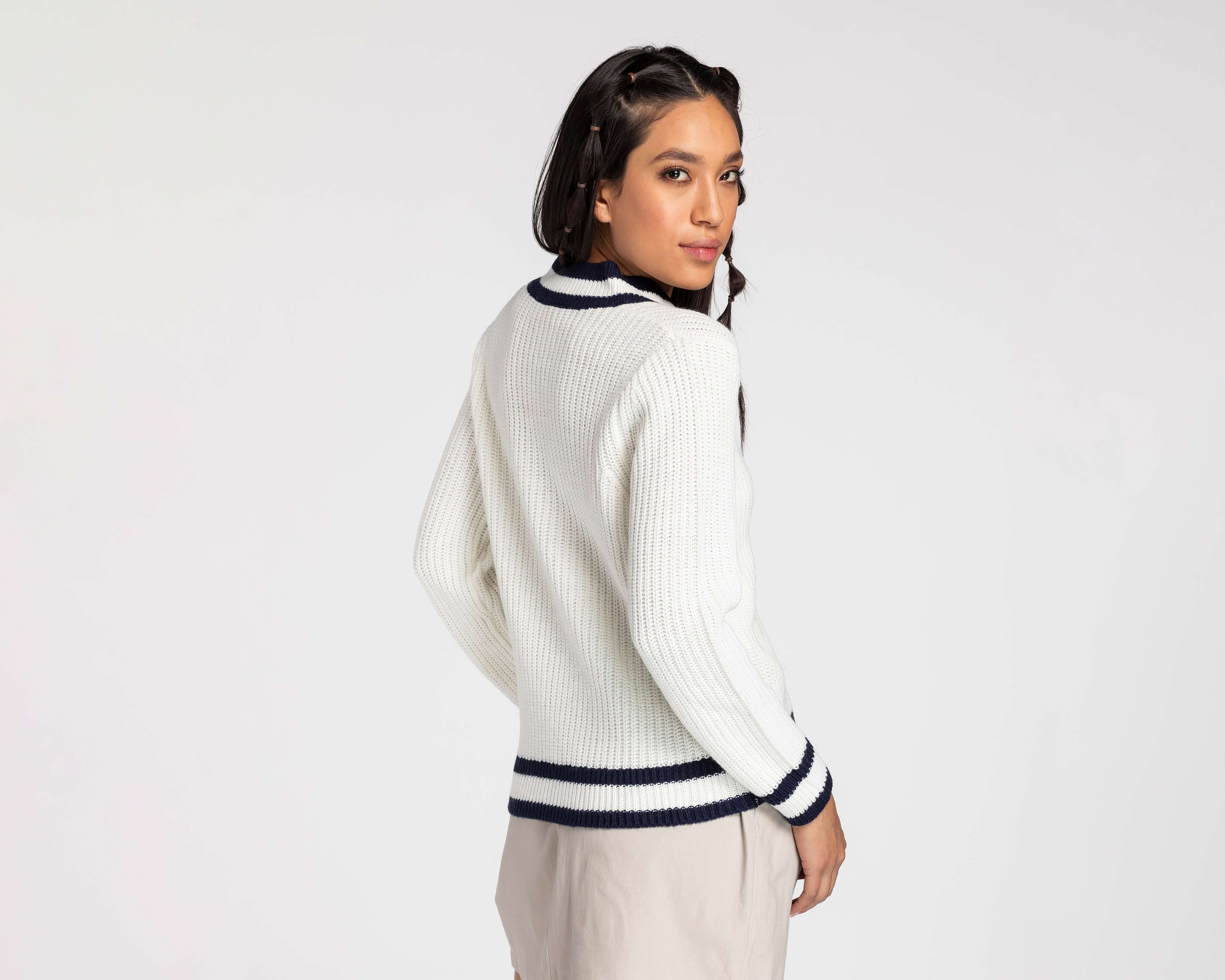 Foto 4 pulgar | Foto 3 | Suéter Refill Ligero Cuello V