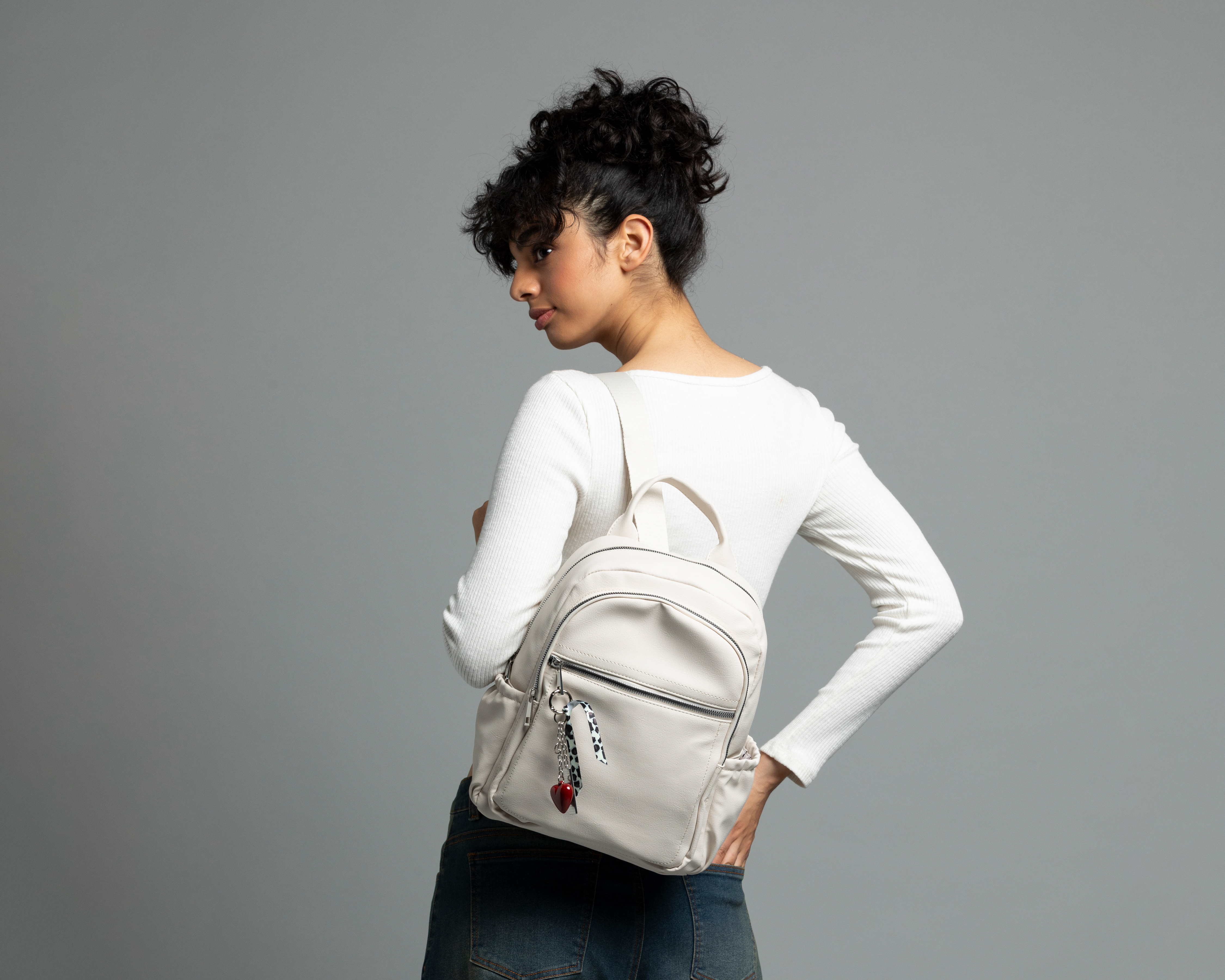 Foto 9 pulgar | Foto 8 | Mochila Strona Beige