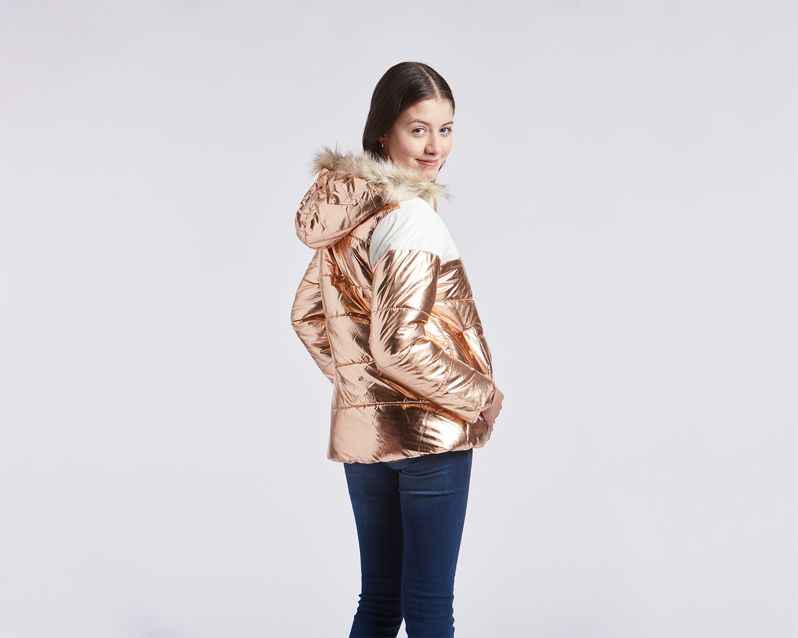 Foto 3 pulgar | Foto 2 | Chamarra Girls Attitude con Gorro