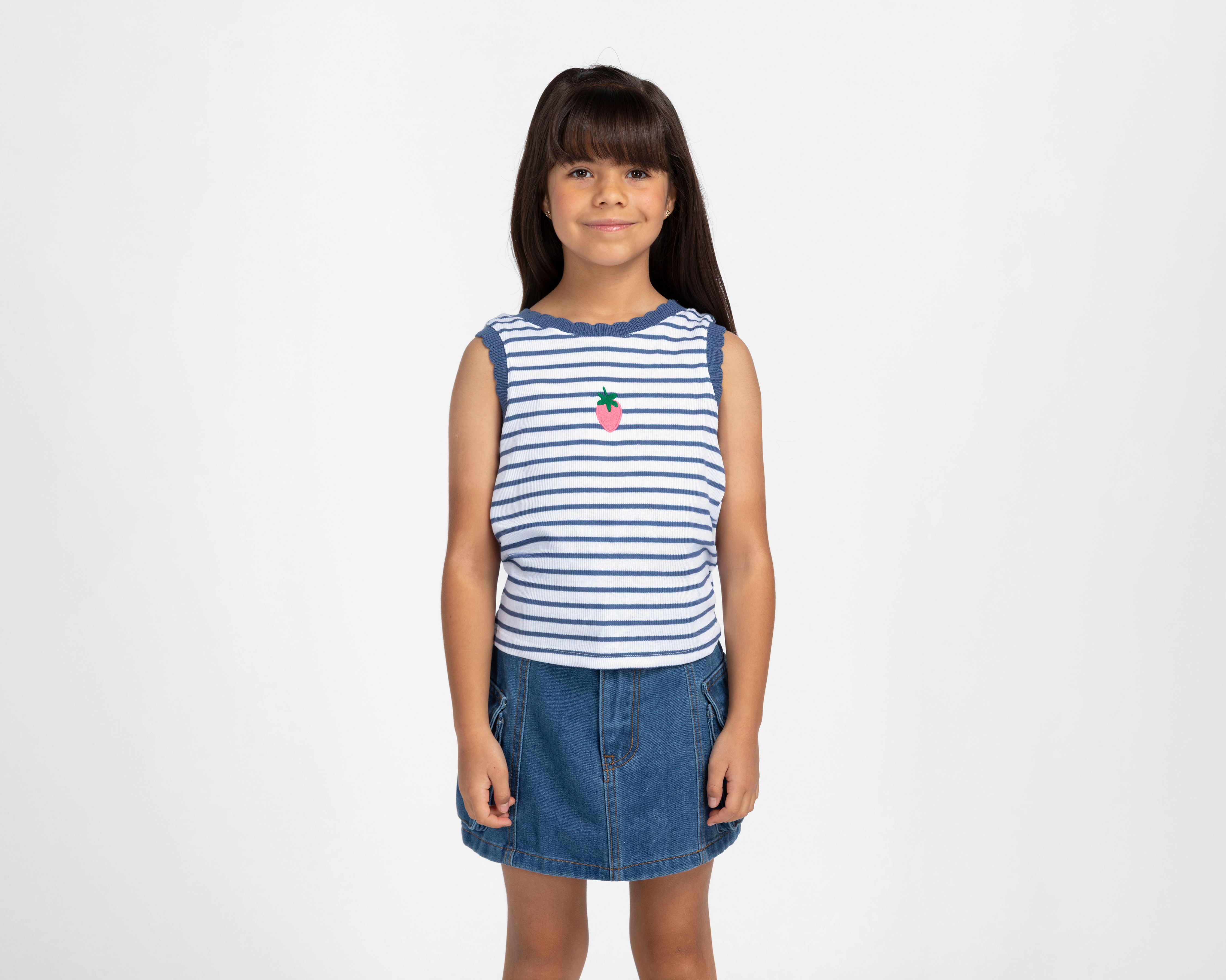 Foto 2 pulgar | Foto 1 | Playera de Cuello Redondo Blanca Refill para Niña