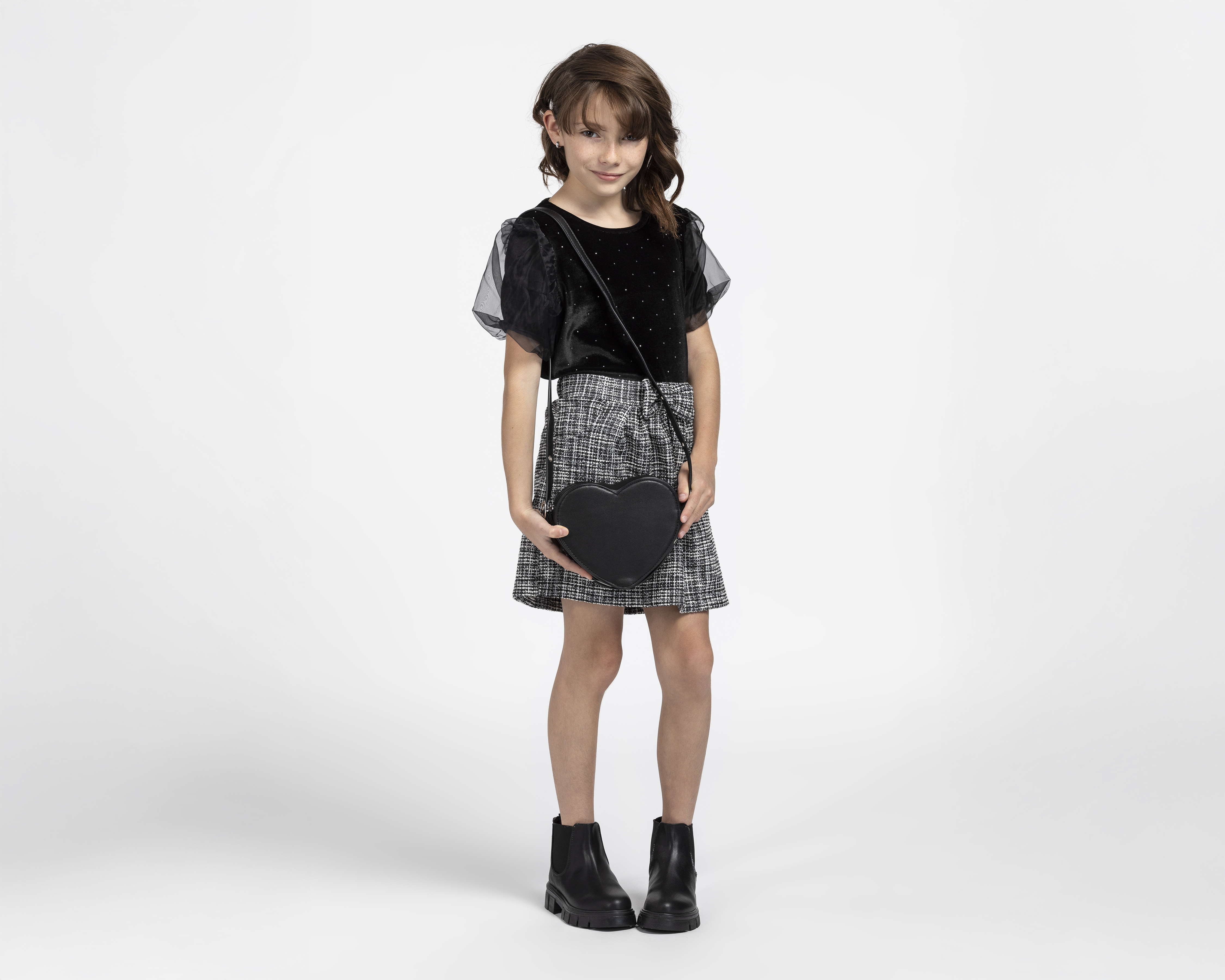 Foto 3 pulgar | Foto 2 | Blusa de Cuello Redondo Negra Girls Attitude para Niña