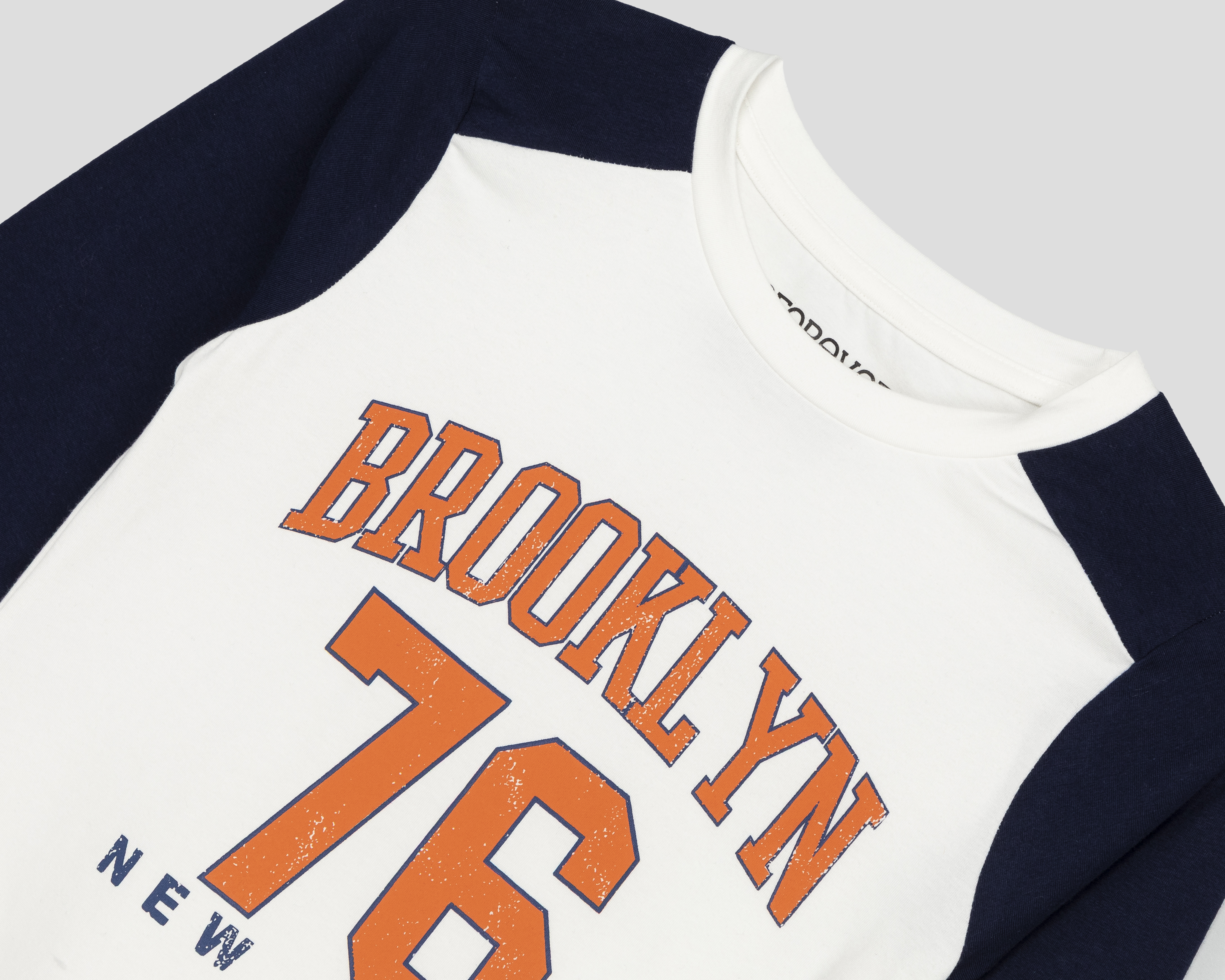 Foto 4 pulgar | Foto 3 | Playera Manga Larga Blanca 18 Forever Juvenil