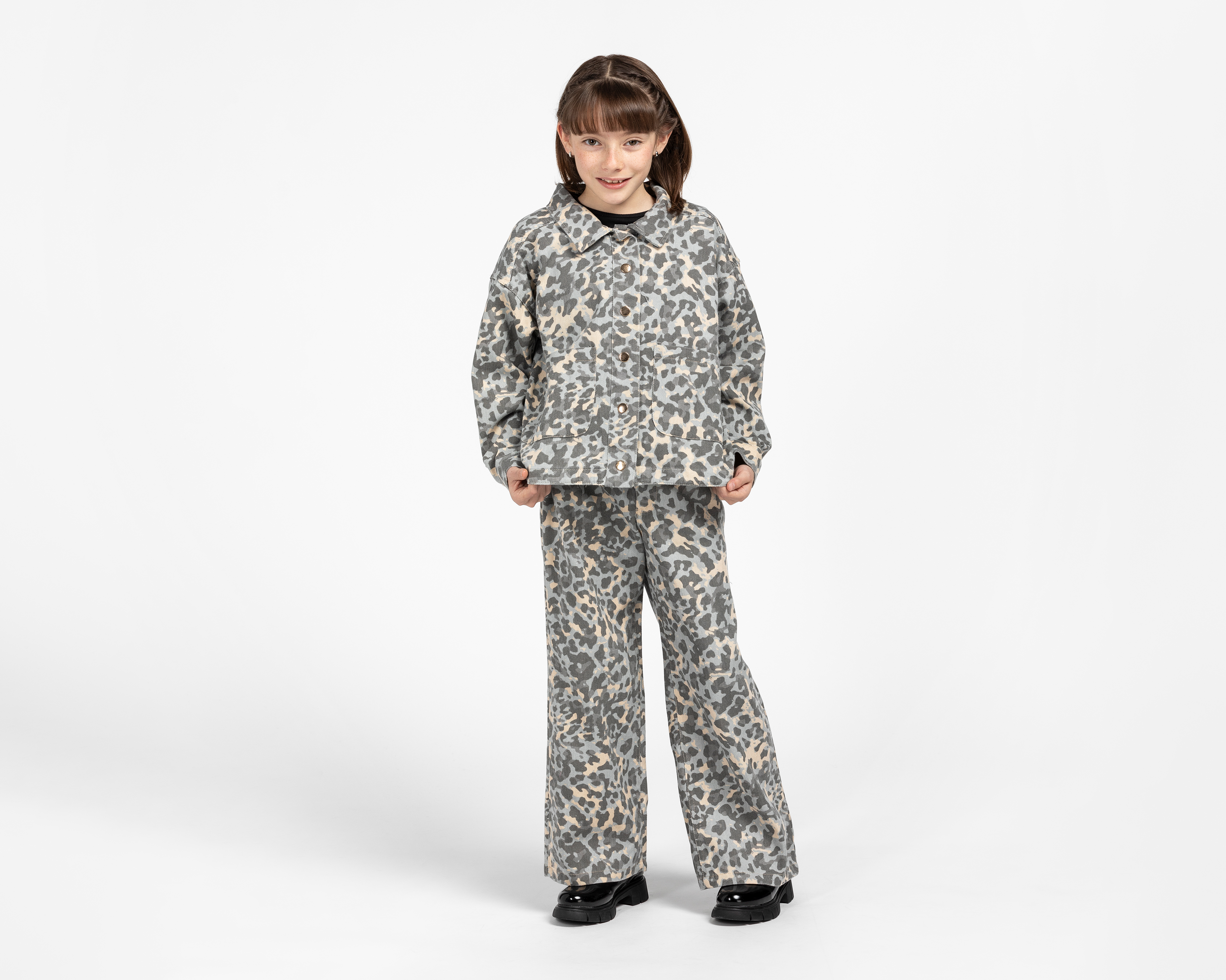 Foto 2 pulgar | Foto 1 | Pantalón y Chamarra 18 Forever para Niña