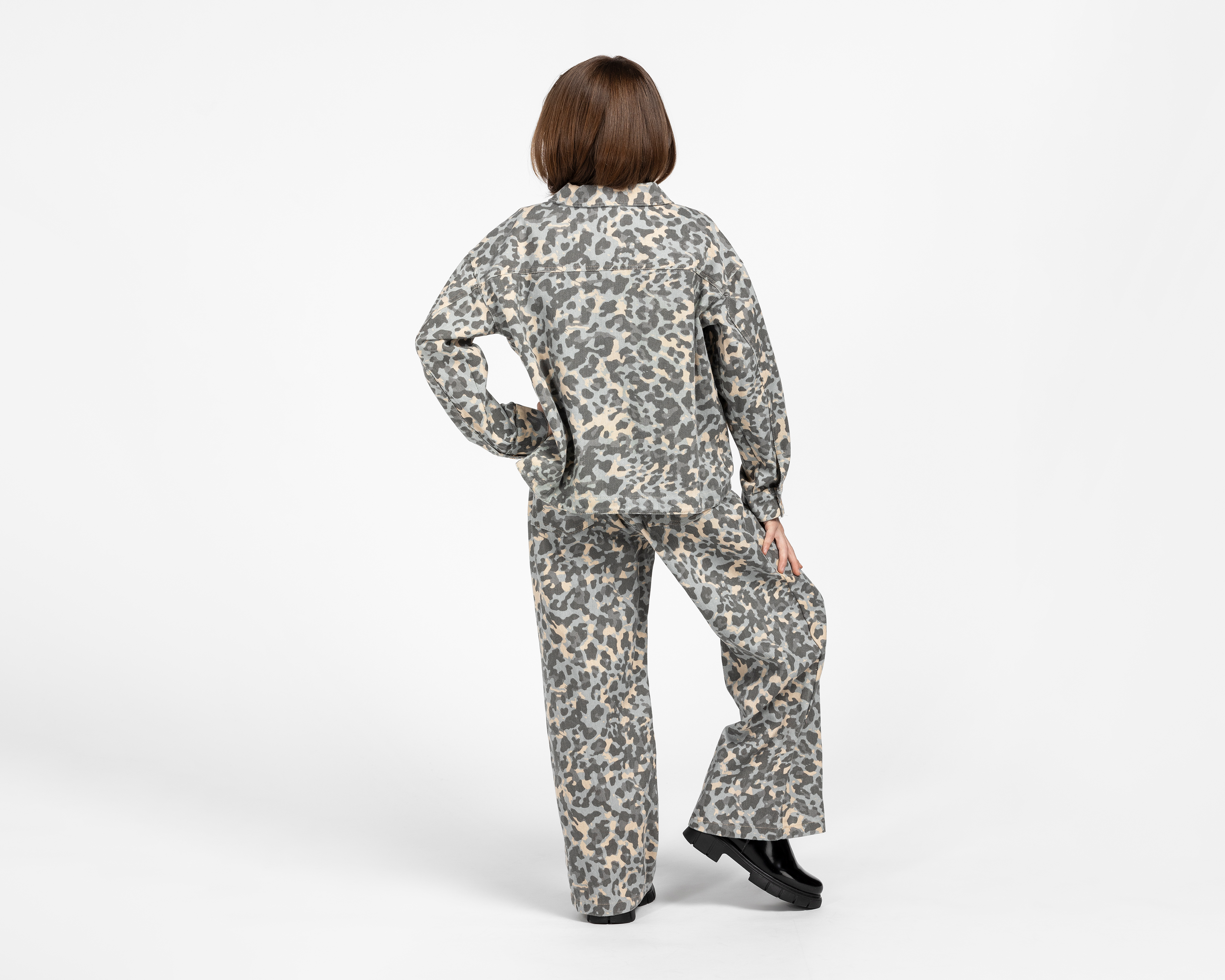 Foto 3 pulgar | Foto 2 | Pantalón y Chamarra 18 Forever para Niña