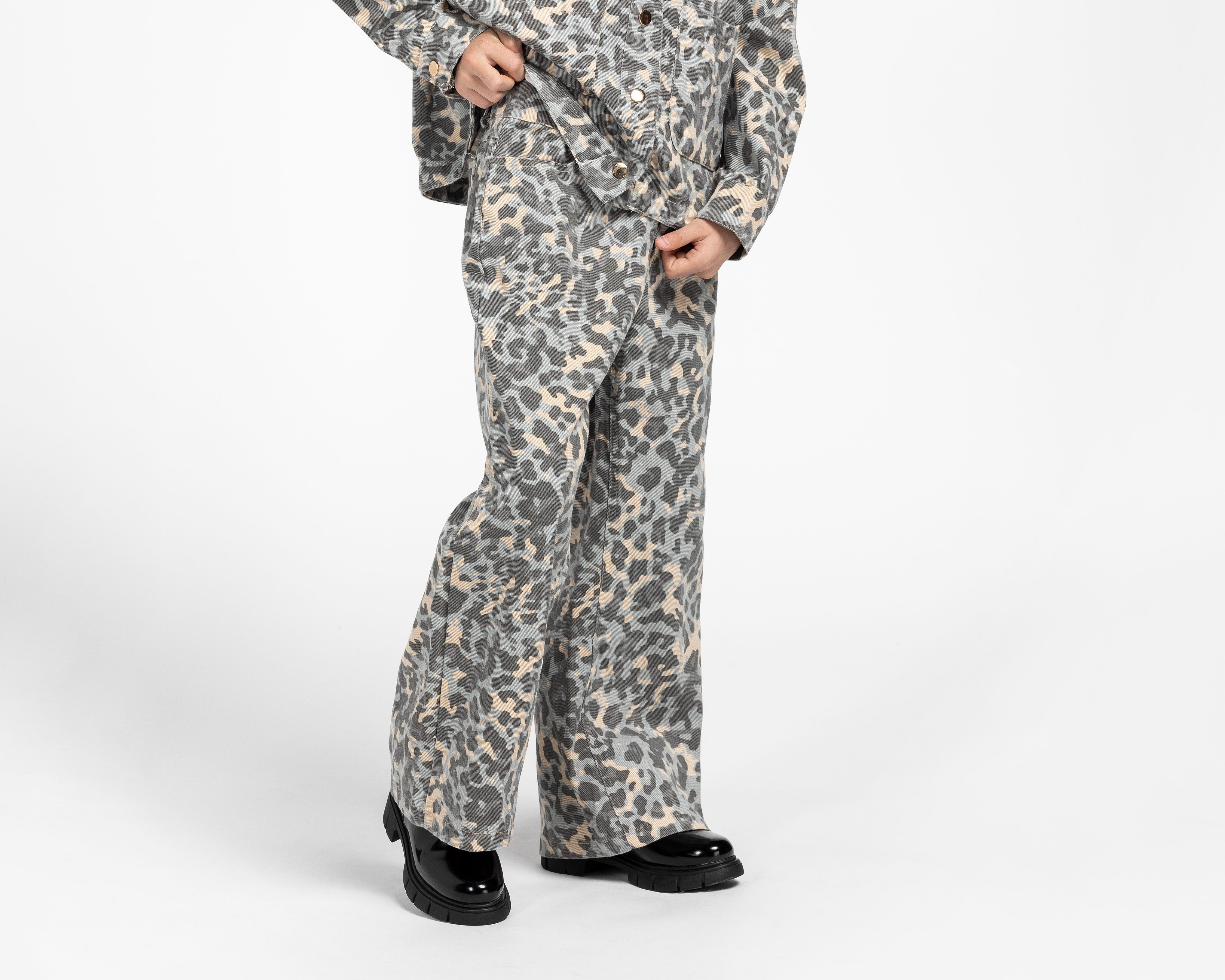 Foto 5 pulgar | Foto 4 | Pantalón y Chamarra 18 Forever para Niña