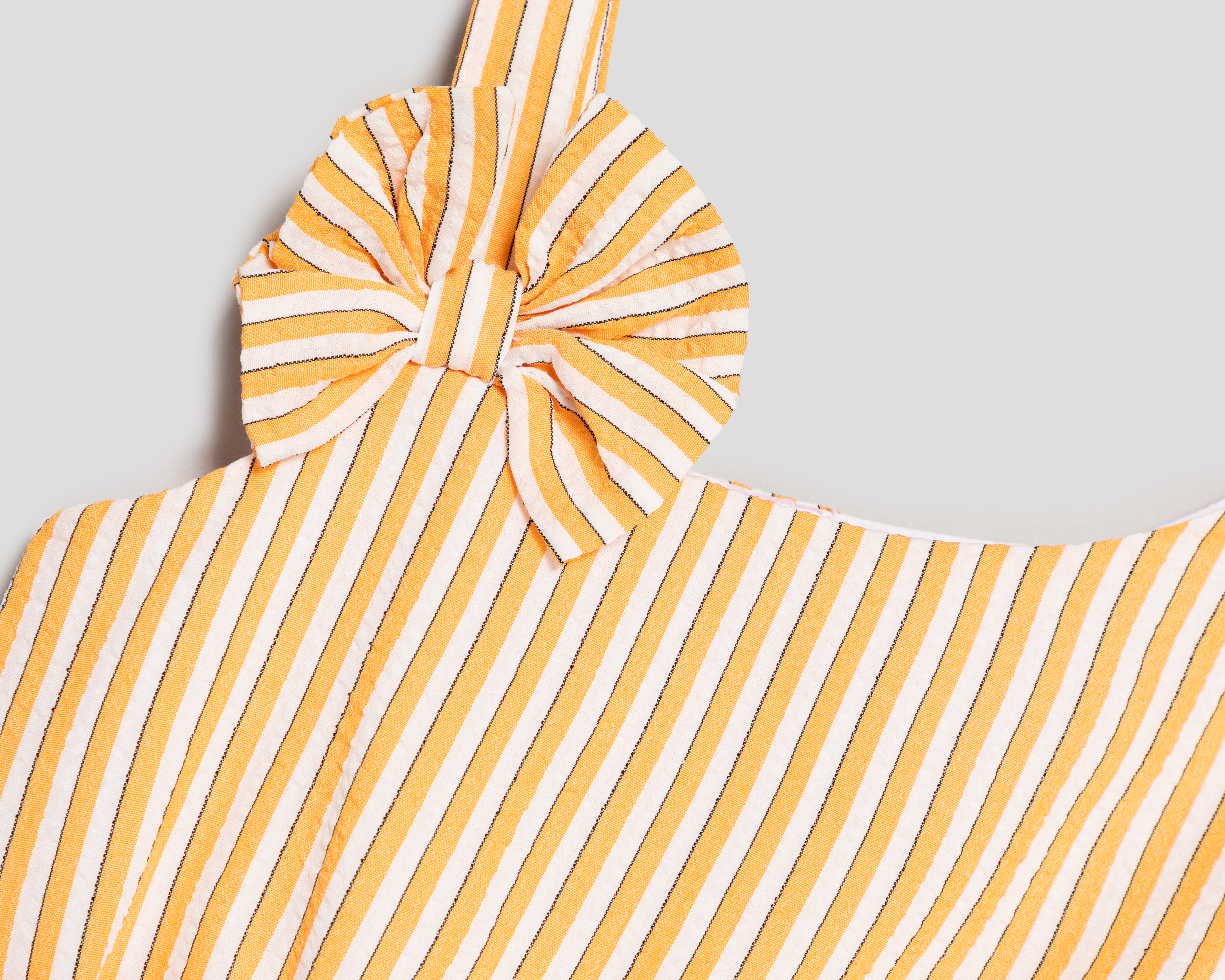 Foto 4 pulgar | Foto 3 | Vestido Anaranjado Telitas para Niña con Bolsa