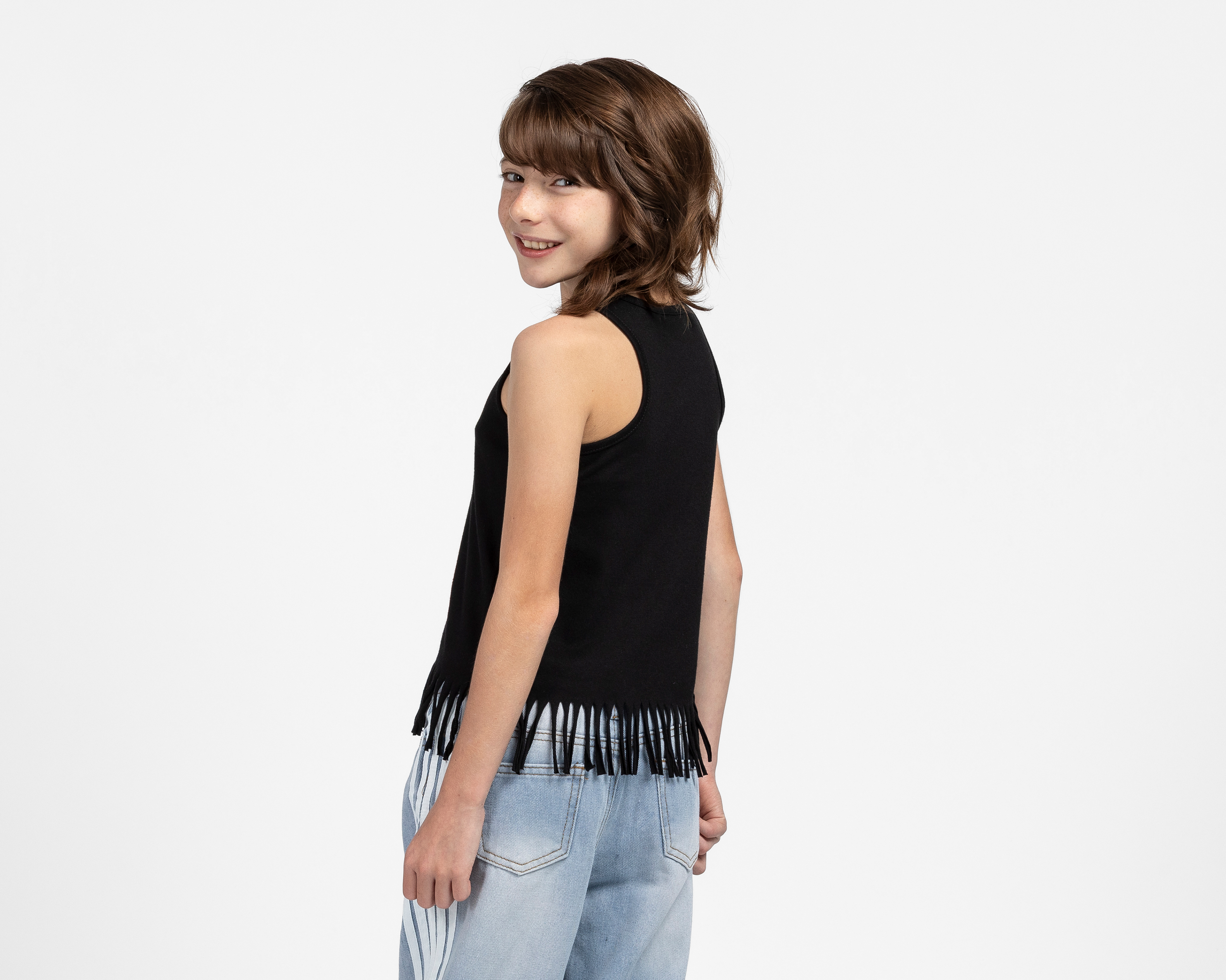 Foto 4 pulgar | Foto 3 | Playera de Cuello Redondo Negra Girls Attitude para Niña