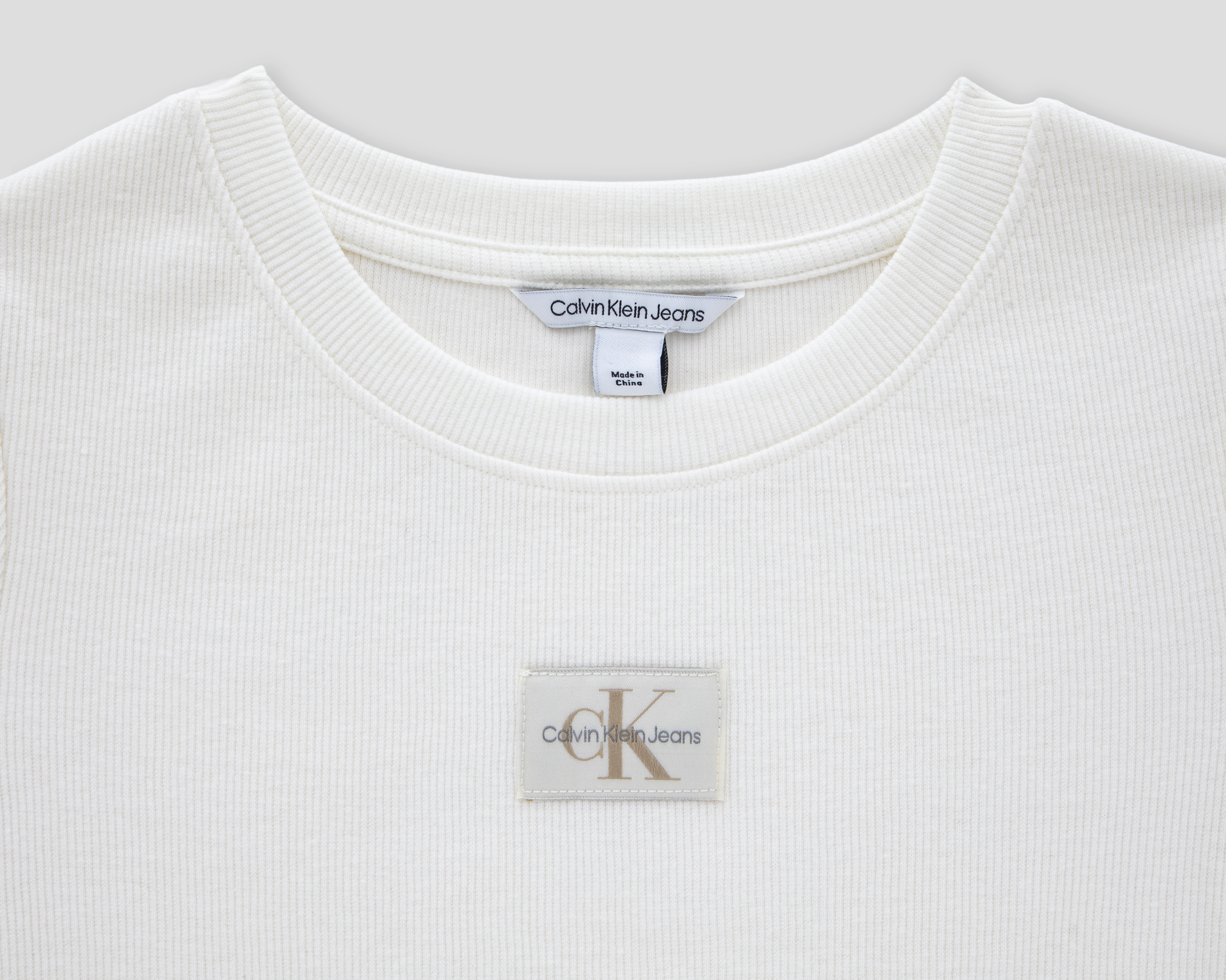 Foto 4 pulgar | Foto 3 | Playera Cuello Redondo Blanca Calvin Klein para Niña