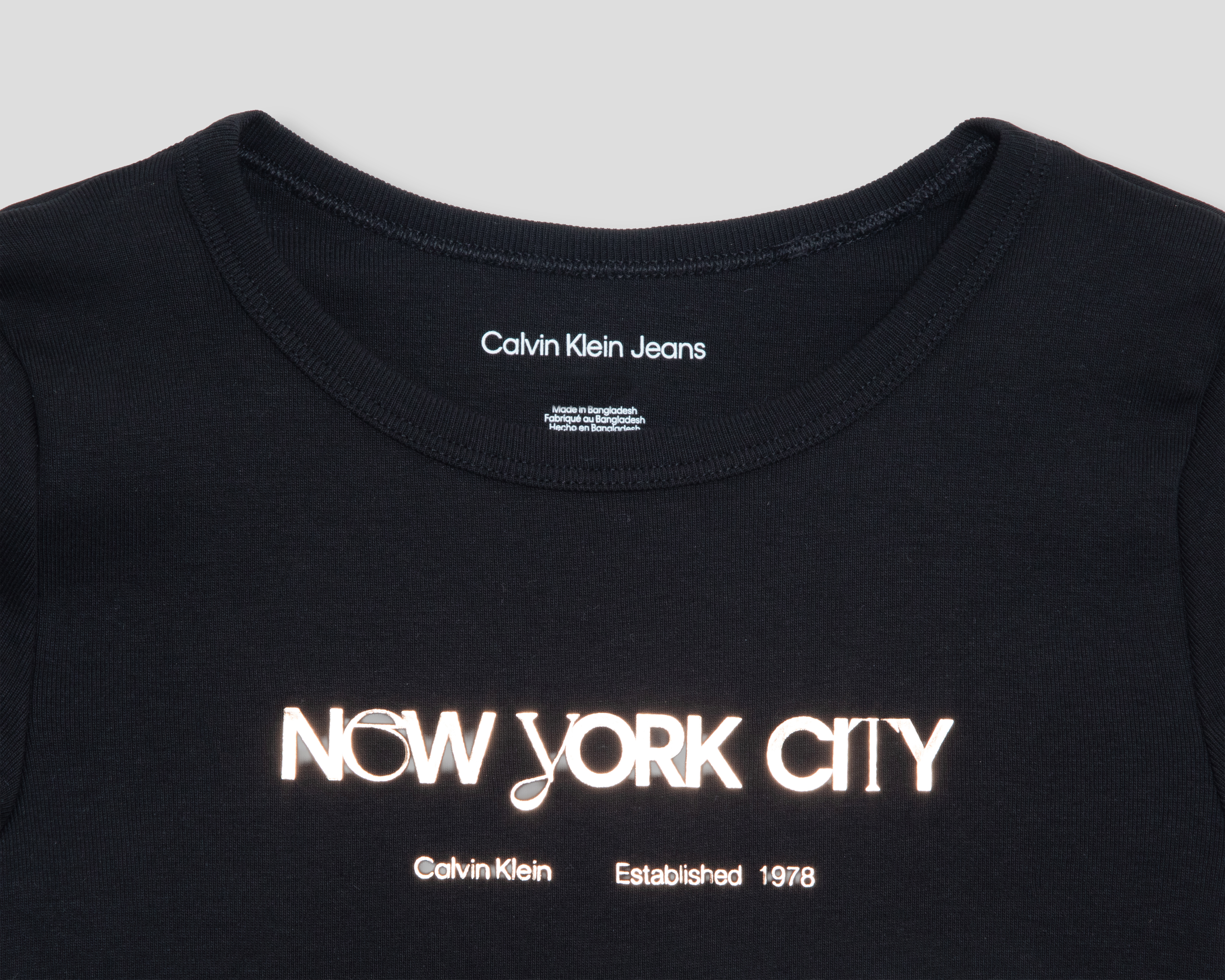 Foto 3 | Foto 3 | Playera de Cuello Redondo Negra Calvin Klein para Niña