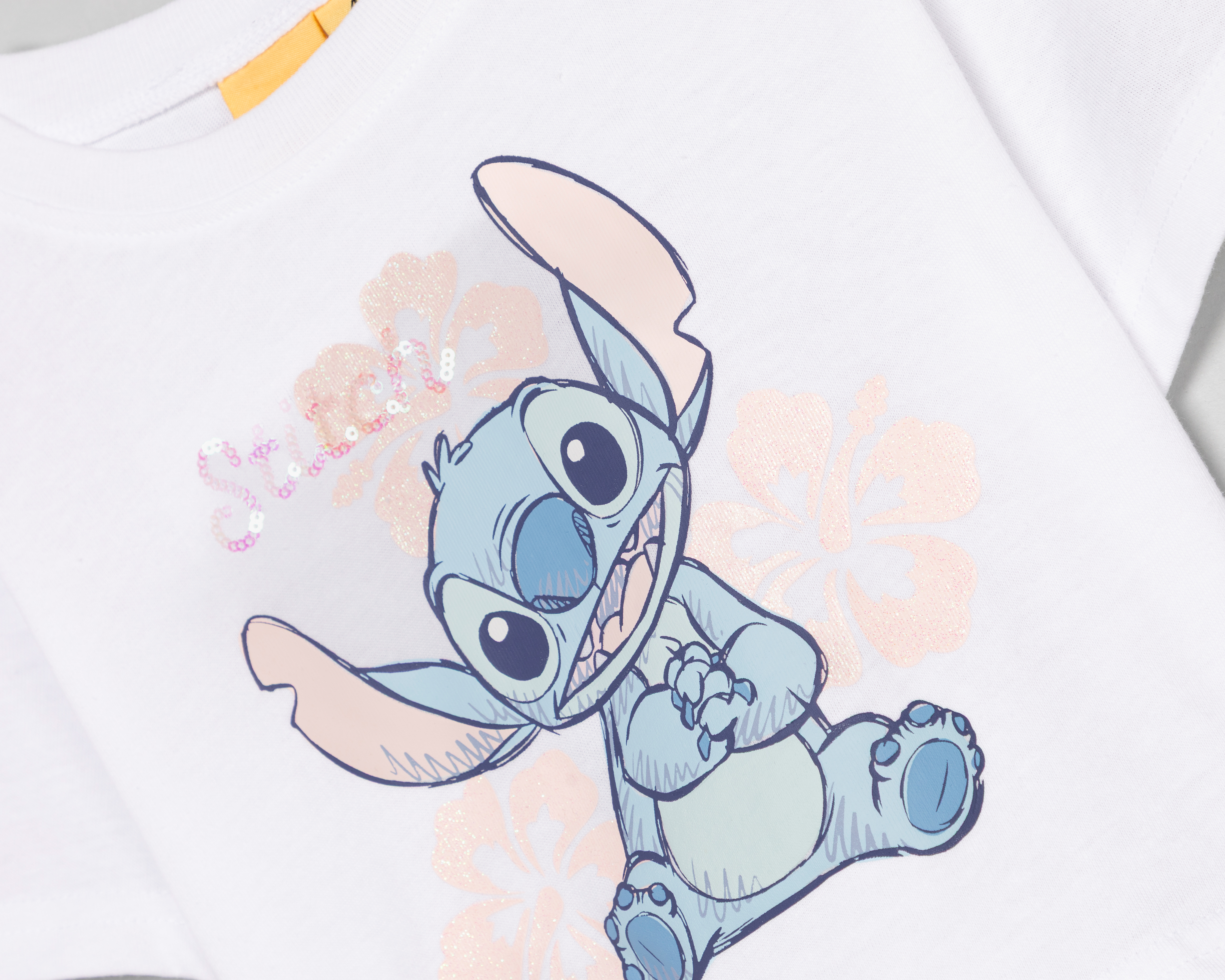 Foto 4 pulgar | Foto 3 | Playera de Cuello Redondo Blanca Disney Lilo & Stitch para Niña